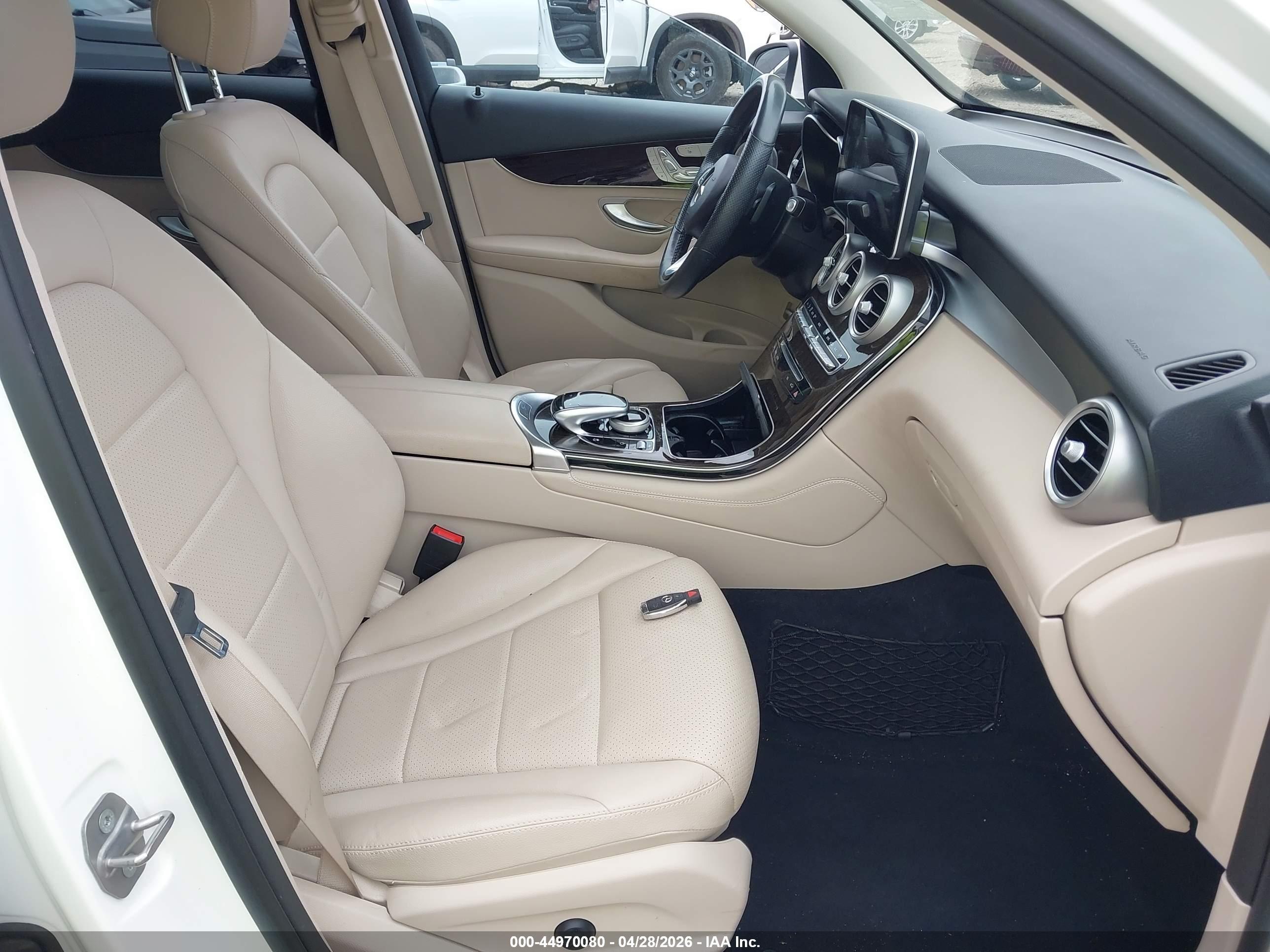 2018 Mercedes-benz Glc 300 4matic White vin: WDC0G4KB4JV028769