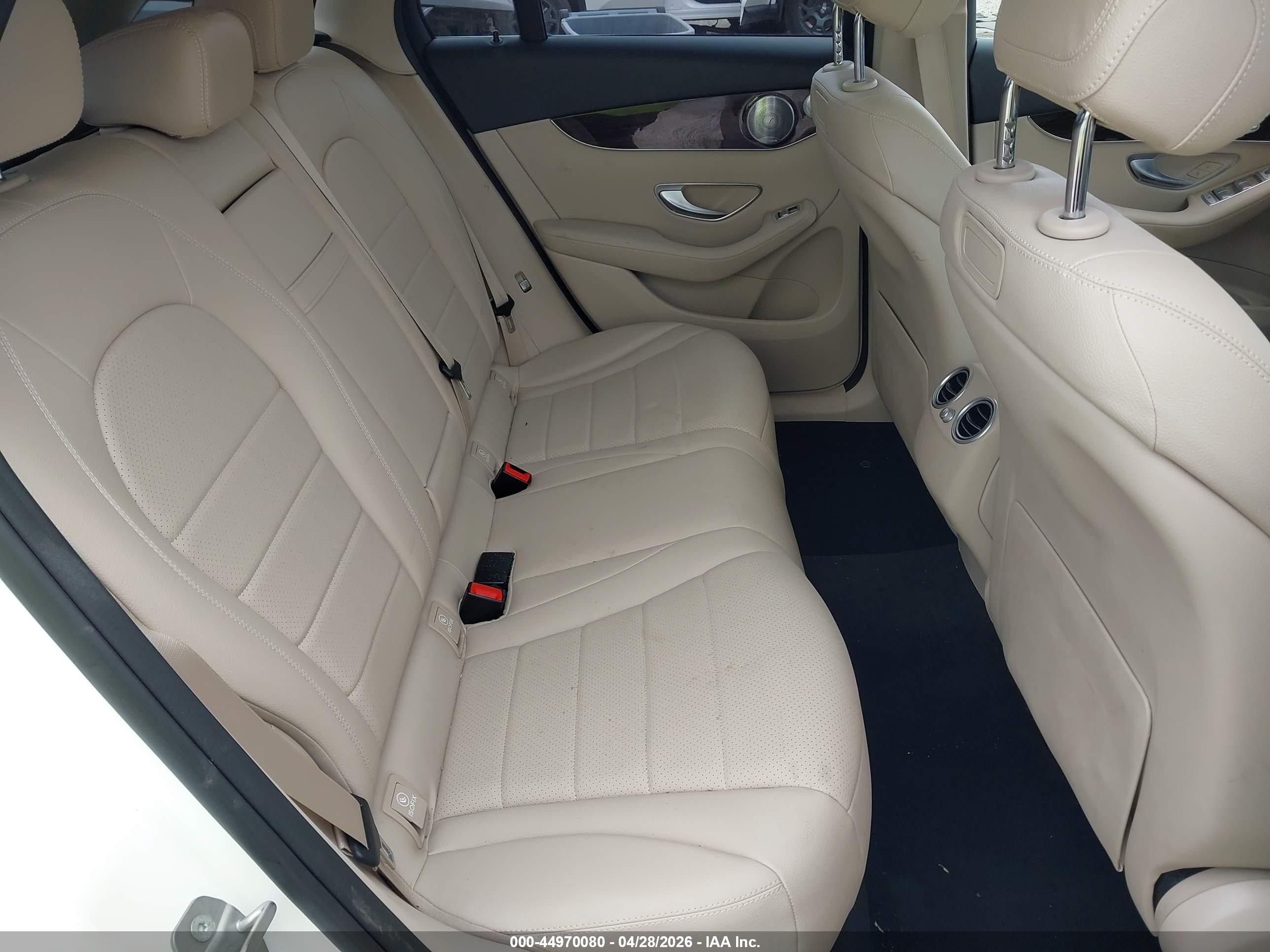 2018 Mercedes-benz Glc 300 4matic White vin: WDC0G4KB4JV028769