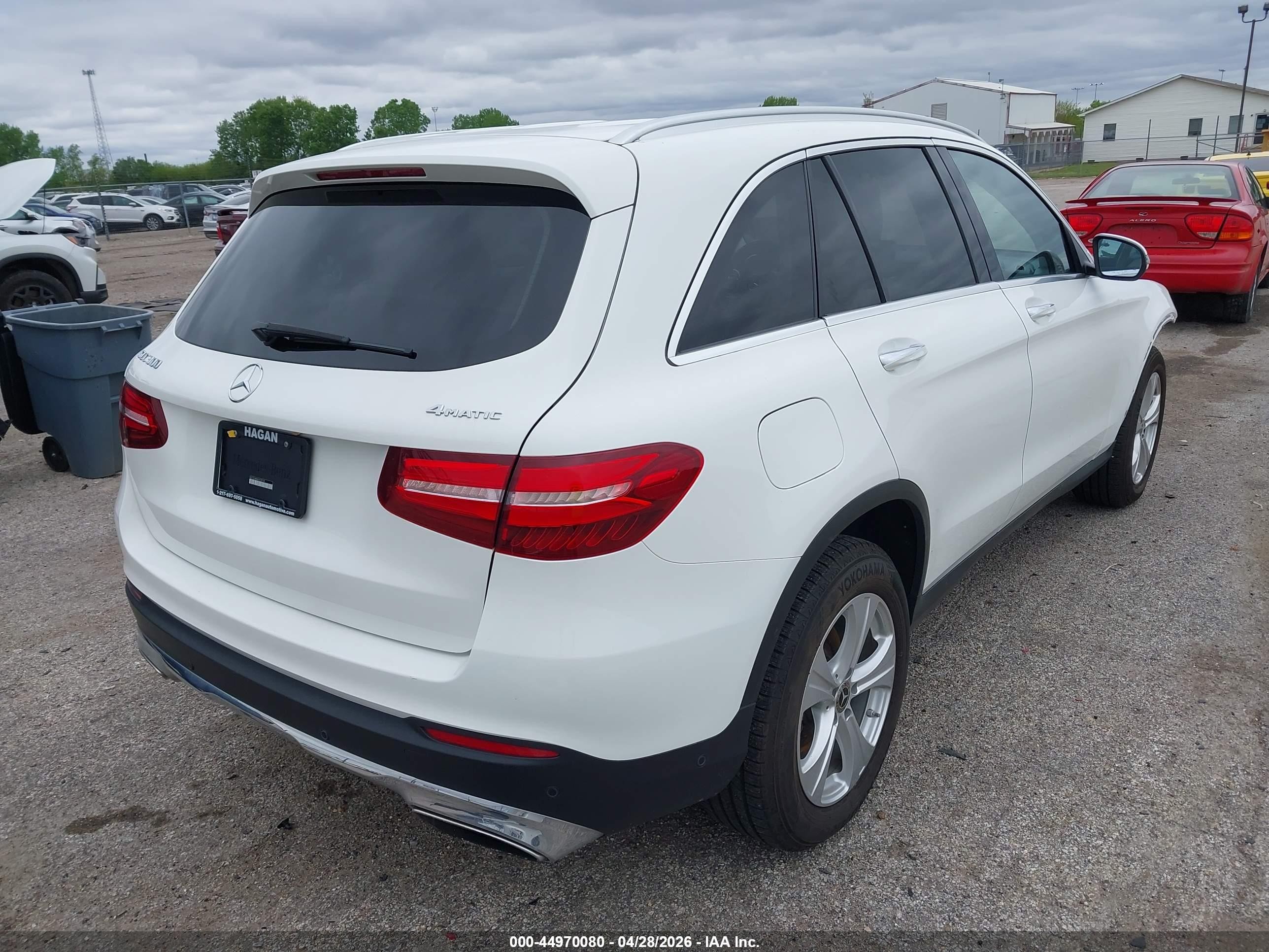 2018 Mercedes-benz Glc 300 4matic White vin: WDC0G4KB4JV028769