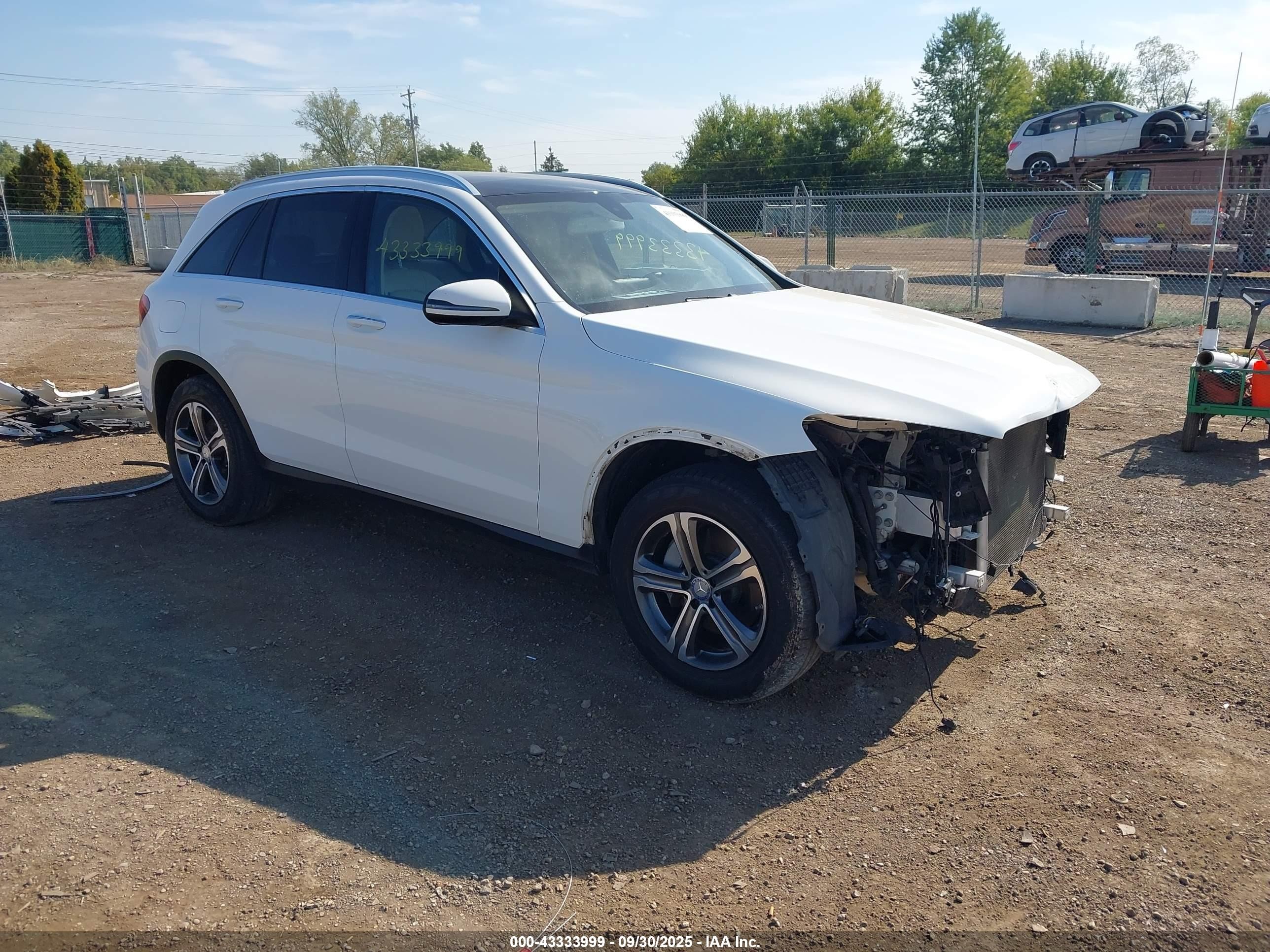 2017 Mercedes-benz Glc 300 4matic White vin: WDC0G4KB5HF149833