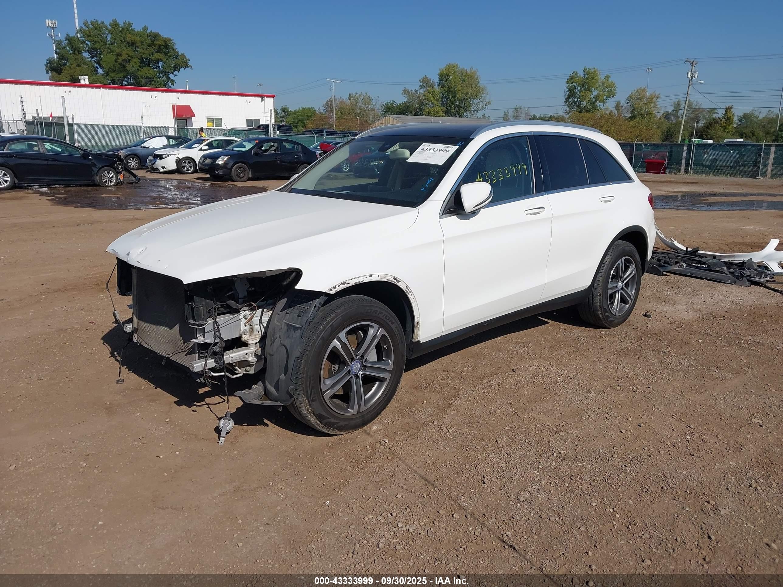 2017 Mercedes-benz Glc 300 4matic White vin: WDC0G4KB5HF149833