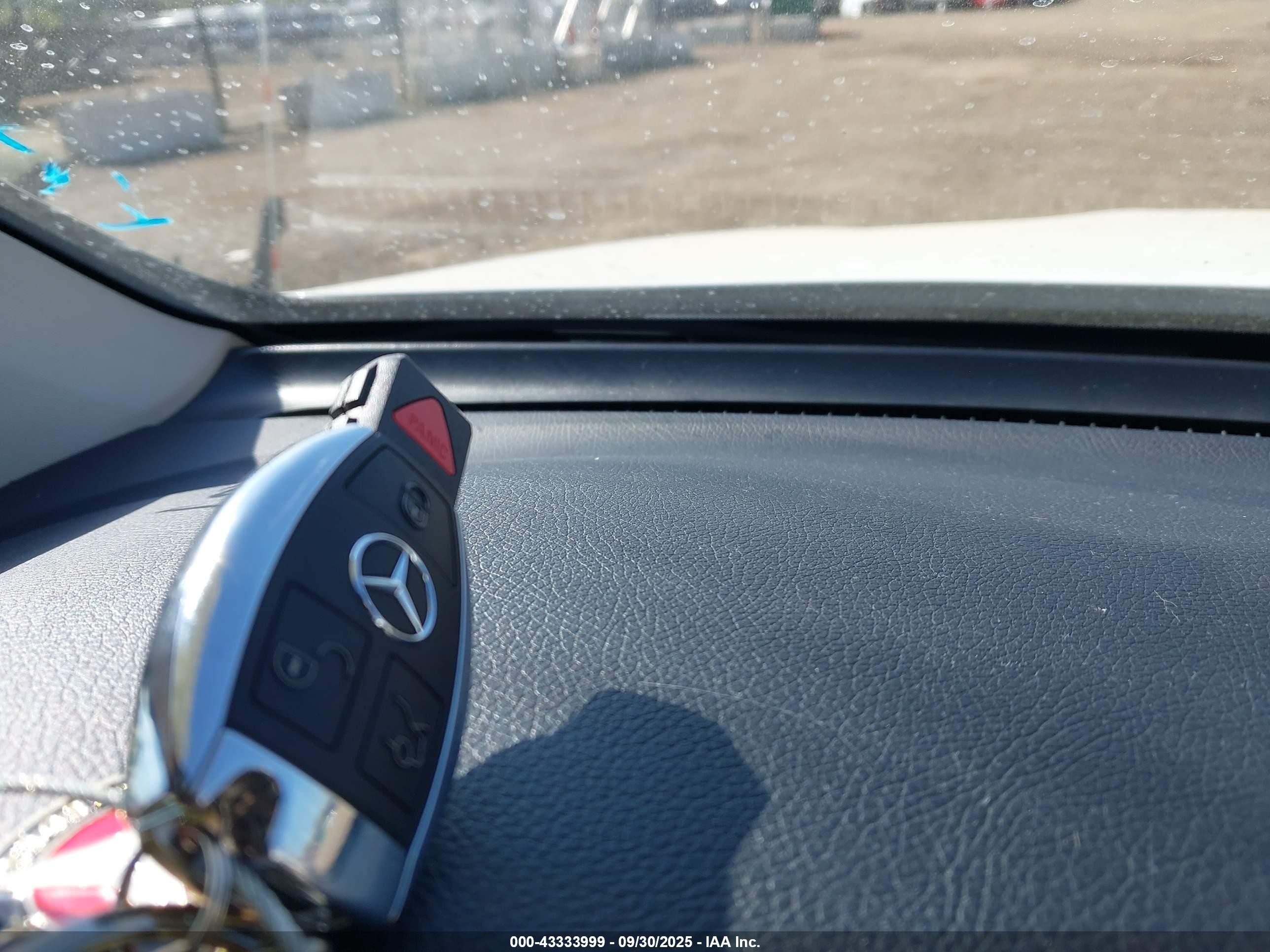 2017 Mercedes-benz Glc 300 4matic White vin: WDC0G4KB5HF149833