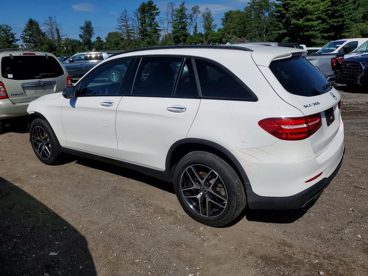2017 Mercedes-benz Glc 300 4matic White vin: WDC0G4KB5HV011313