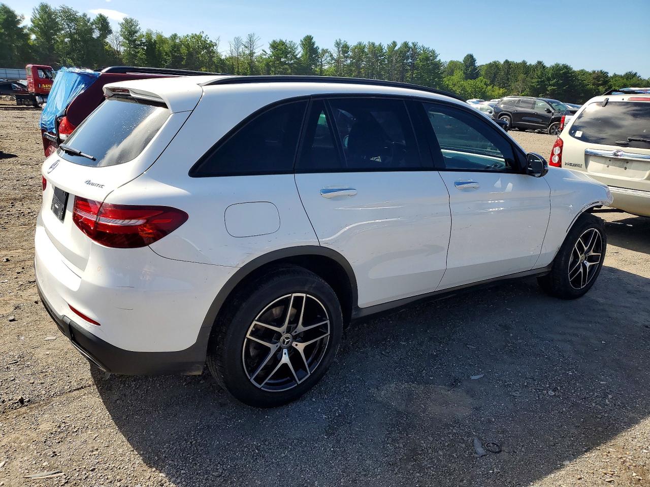 2017 Mercedes-benz Glc 300 4matic White vin: WDC0G4KB5HV011313