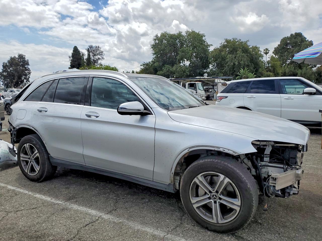 2018 Mercedes-benz Glc 300 4matic Серебряный vin: WDC0G4KB5JV020373