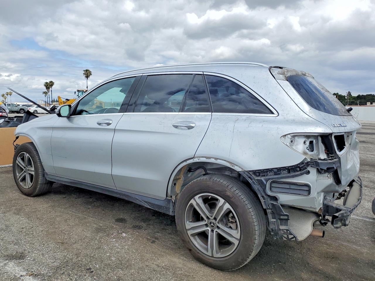 2018 Mercedes-benz Glc 300 4matic Серебряный vin: WDC0G4KB5JV020373
