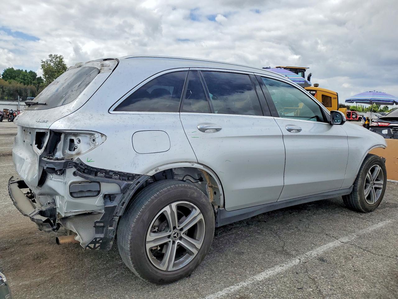 2018 Mercedes-benz Glc 300 4matic Серебряный vin: WDC0G4KB5JV020373