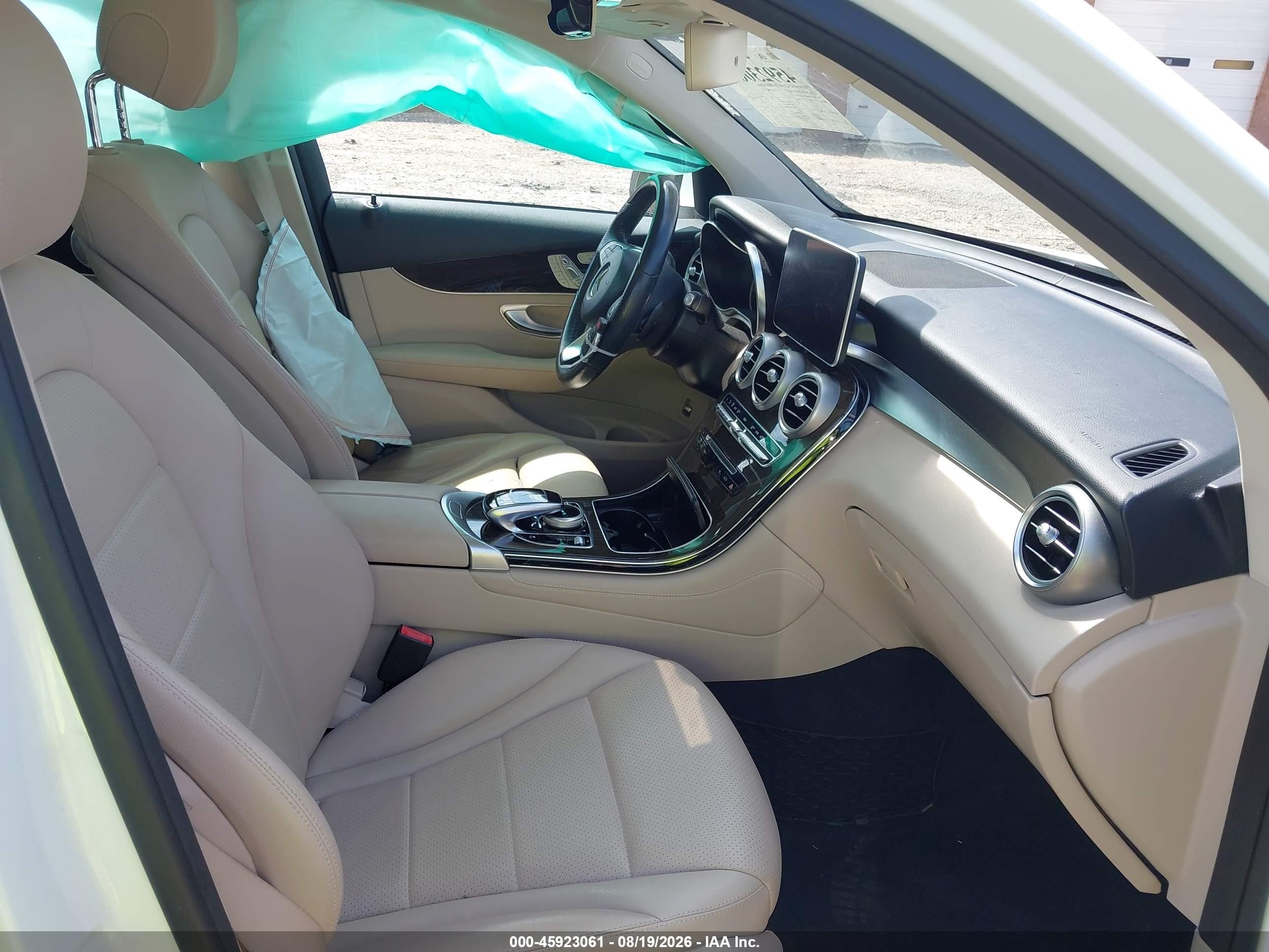 2018 Mercedes-benz Glc 300 4matic White vin: WDC0G4KB5JV022608