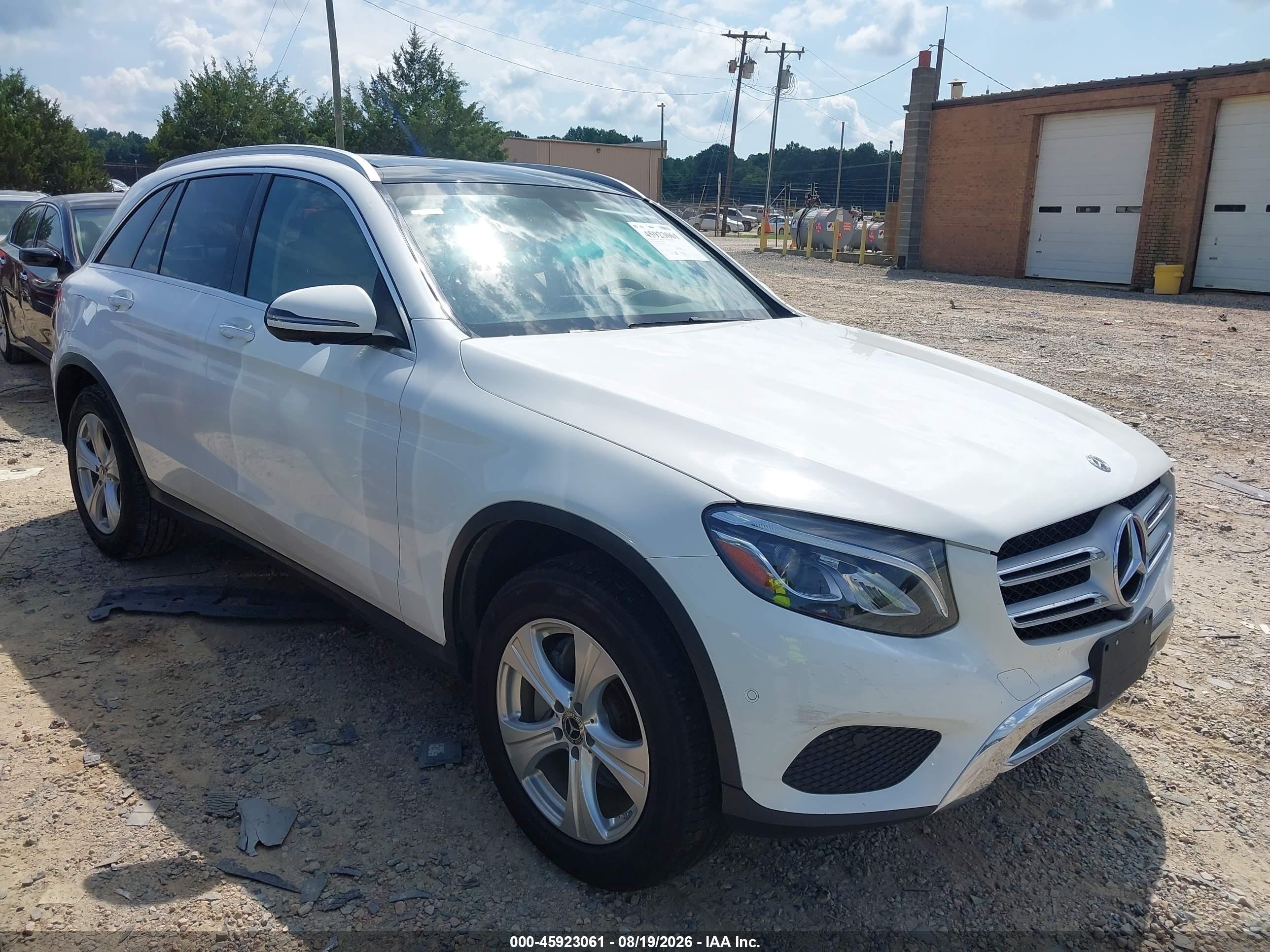 2018 Mercedes-benz Glc 300 4matic White vin: WDC0G4KB5JV022608