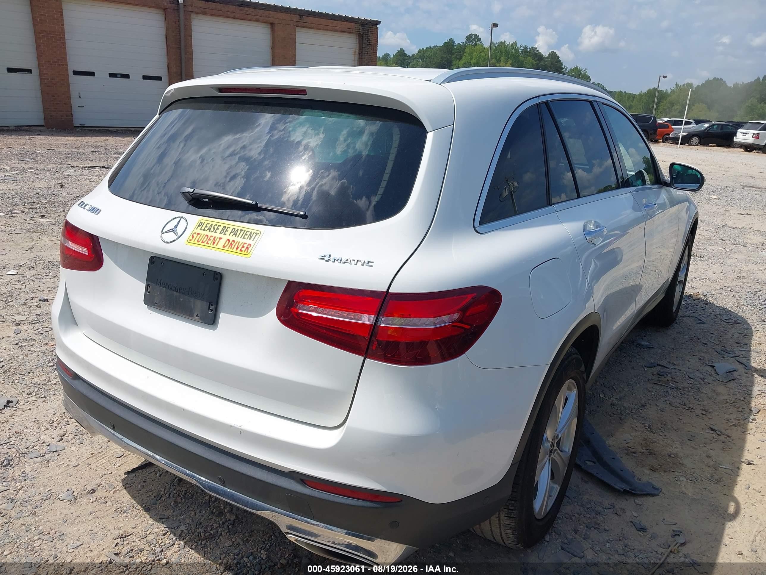 2018 Mercedes-benz Glc 300 4matic White vin: WDC0G4KB5JV022608