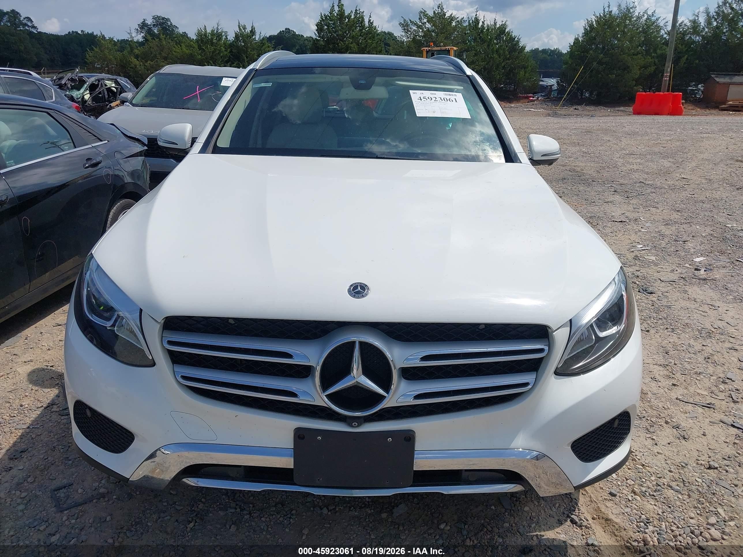 2018 Mercedes-benz Glc 300 4matic White vin: WDC0G4KB5JV022608