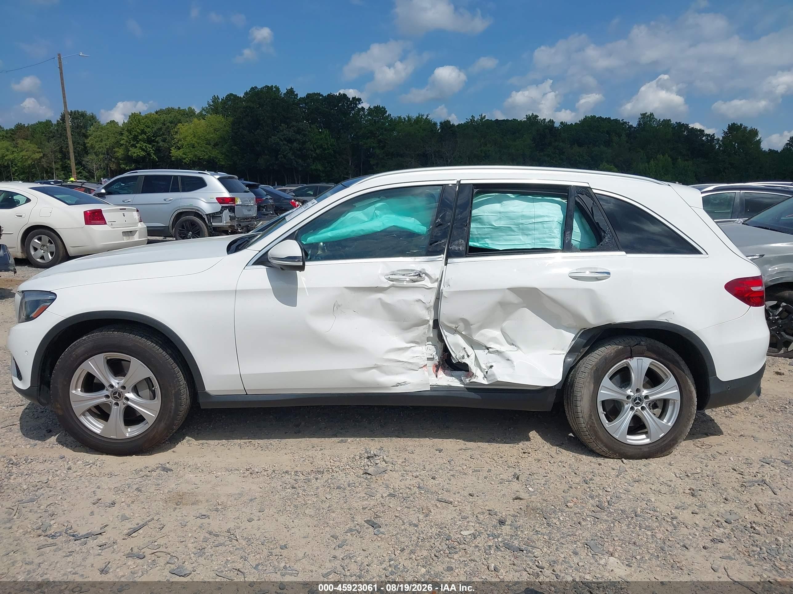2018 Mercedes-benz Glc 300 4matic White vin: WDC0G4KB5JV022608