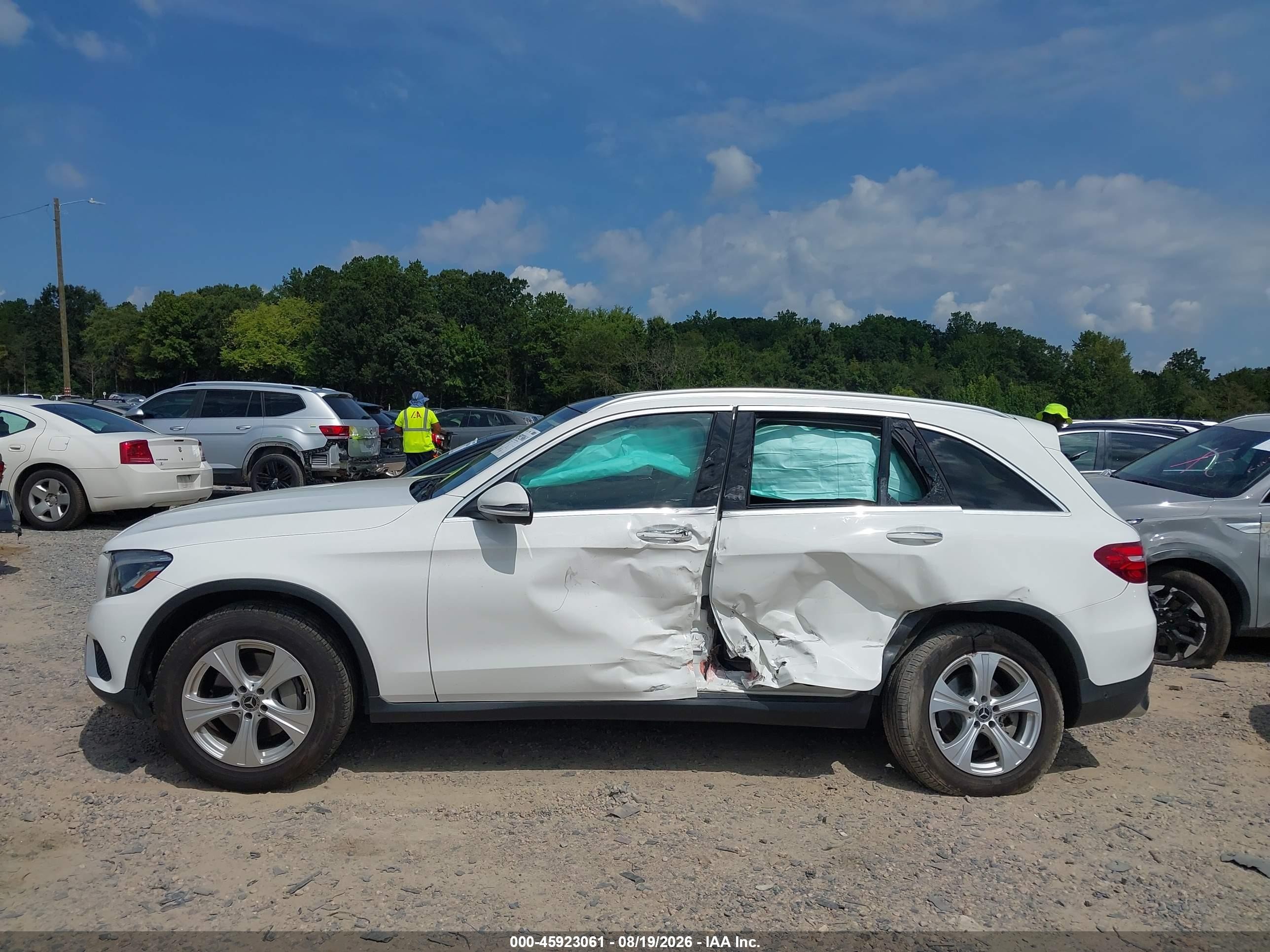 2018 Mercedes-benz Glc 300 4matic White vin: WDC0G4KB5JV022608