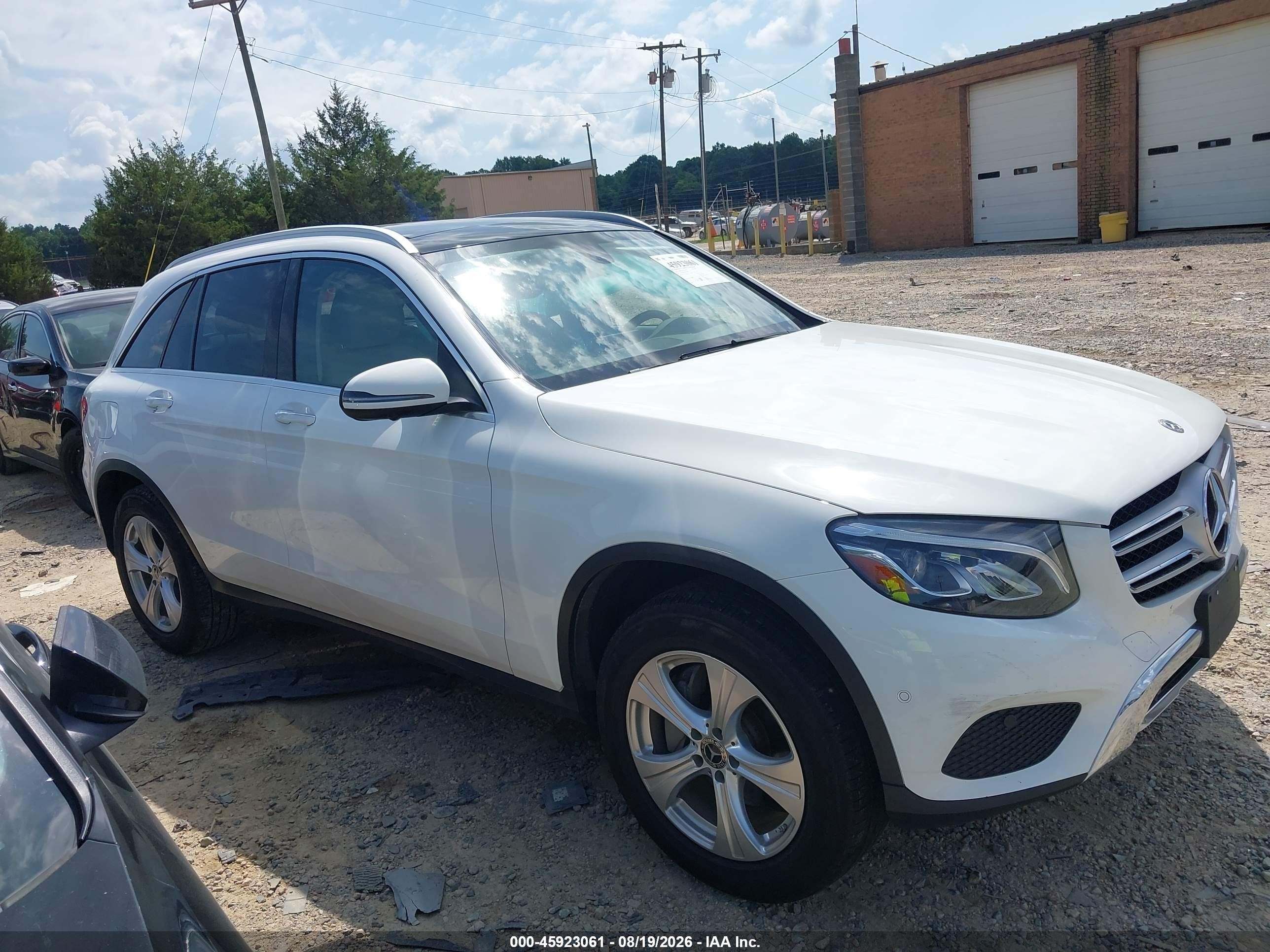 2018 Mercedes-benz Glc 300 4matic White vin: WDC0G4KB5JV022608