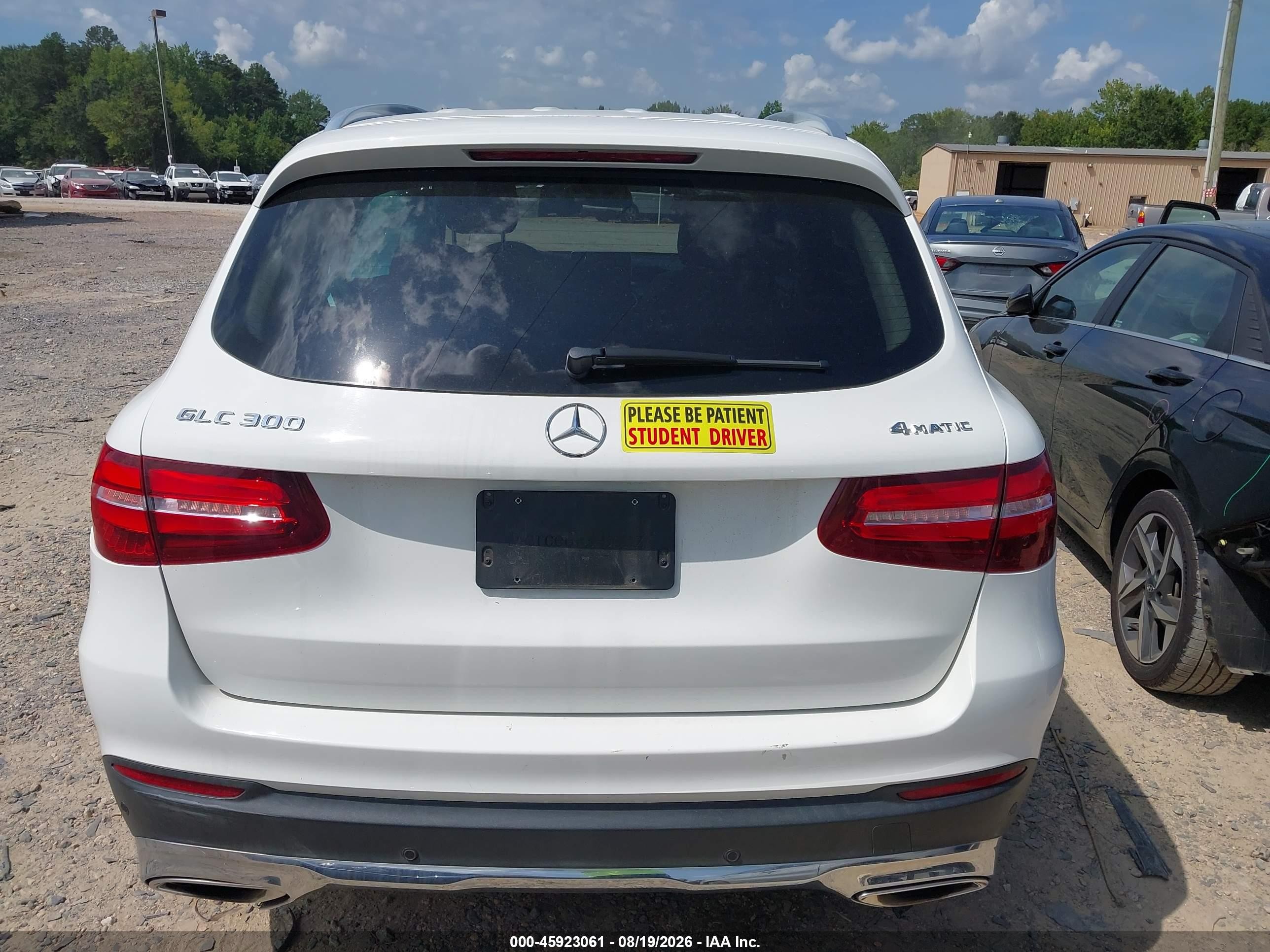 2018 Mercedes-benz Glc 300 4matic White vin: WDC0G4KB5JV022608