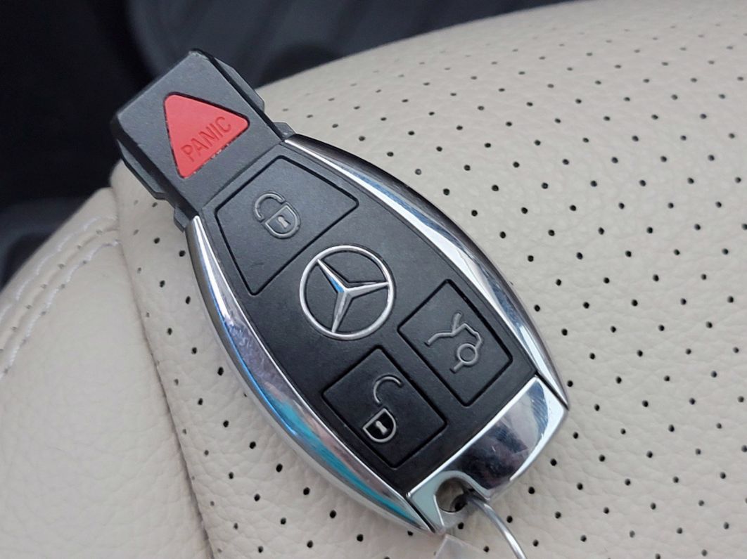 2019 Mercedes-benz Glc Glc 300 Blue vin: WDC0G4KB5KV150879