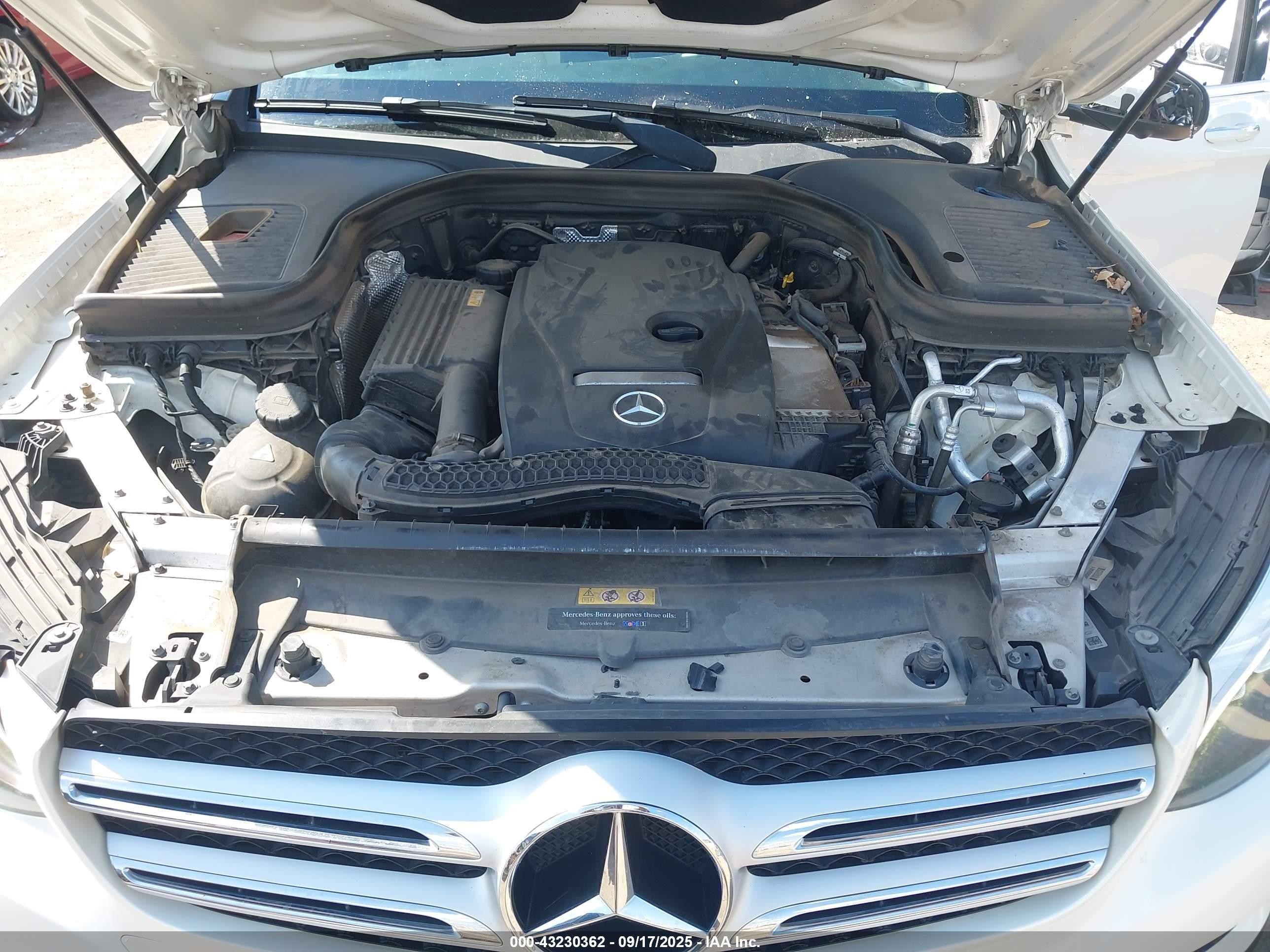 2017 Mercedes-benz Glc 300 4matic White vin: WDC0G4KB6HF148108