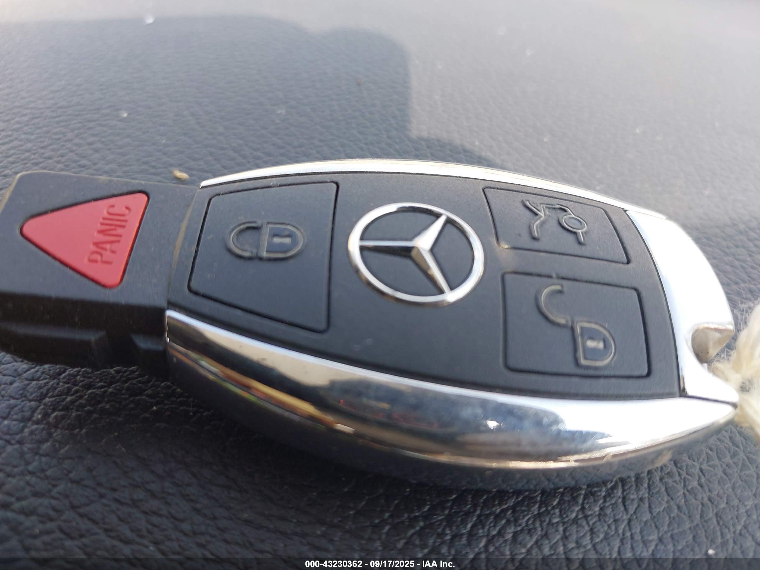 2017 Mercedes-benz Glc 300 4matic White vin: WDC0G4KB6HF148108