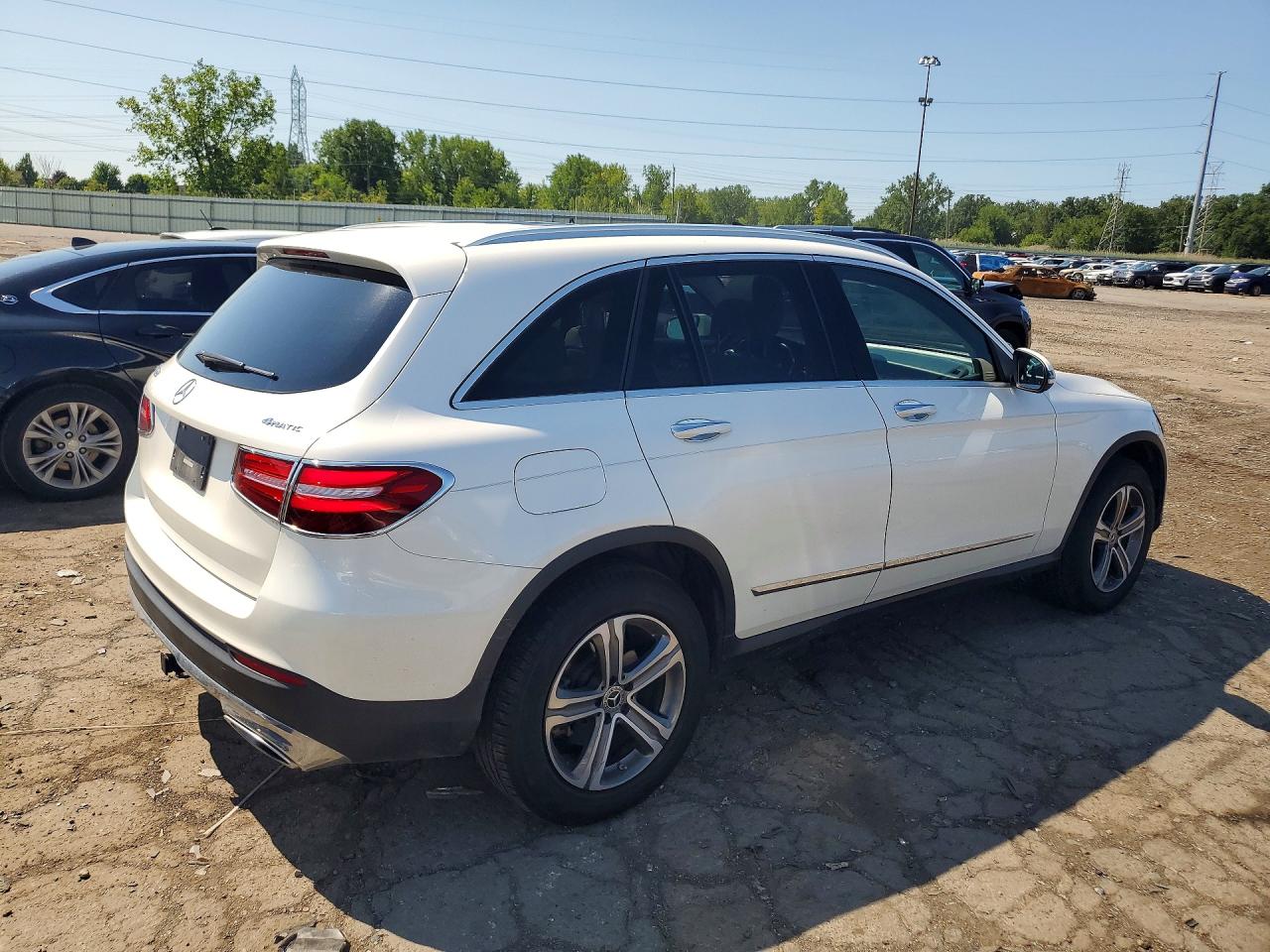 2018 Mercedes-benz Glc 300 4matic White vin: WDC0G4KB6JV033679
