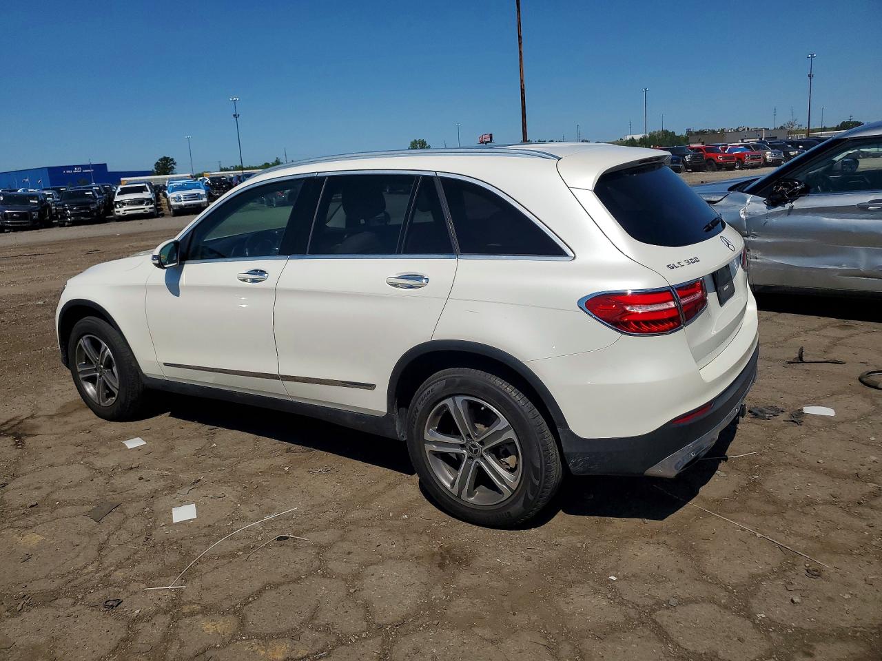 2018 Mercedes-benz Glc 300 4matic White vin: WDC0G4KB6JV033679