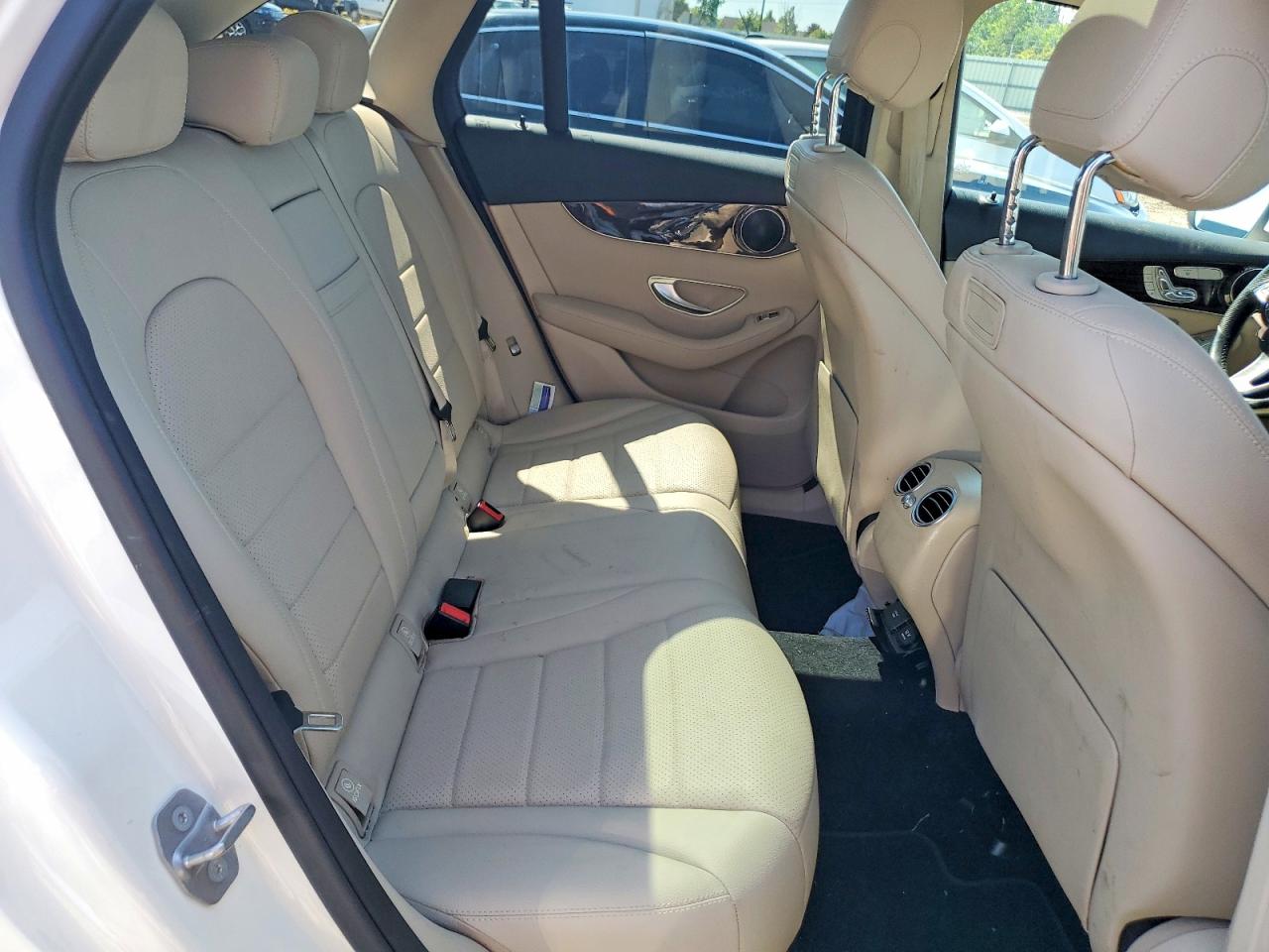 2018 Mercedes-benz Glc 300 4matic White vin: WDC0G4KB6JV033679