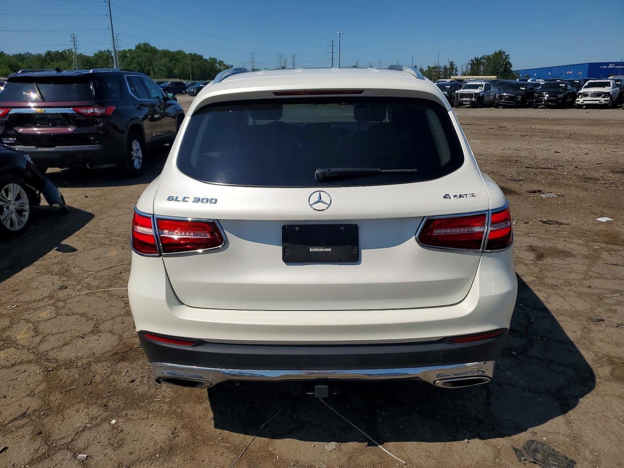 2018 Mercedes-benz Glc 300 4matic White vin: WDC0G4KB6JV033679