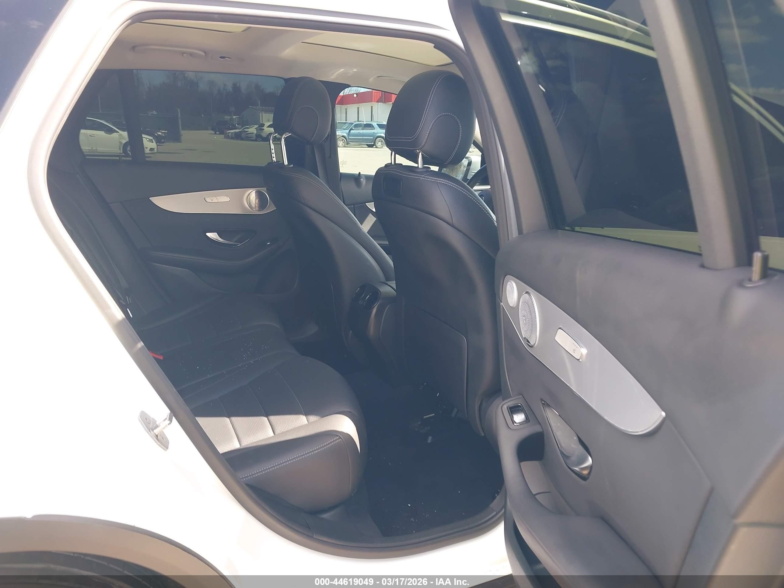 2019 Mercedes-benz Glc 300 4matic White vin: WDC0G4KB6K1000173