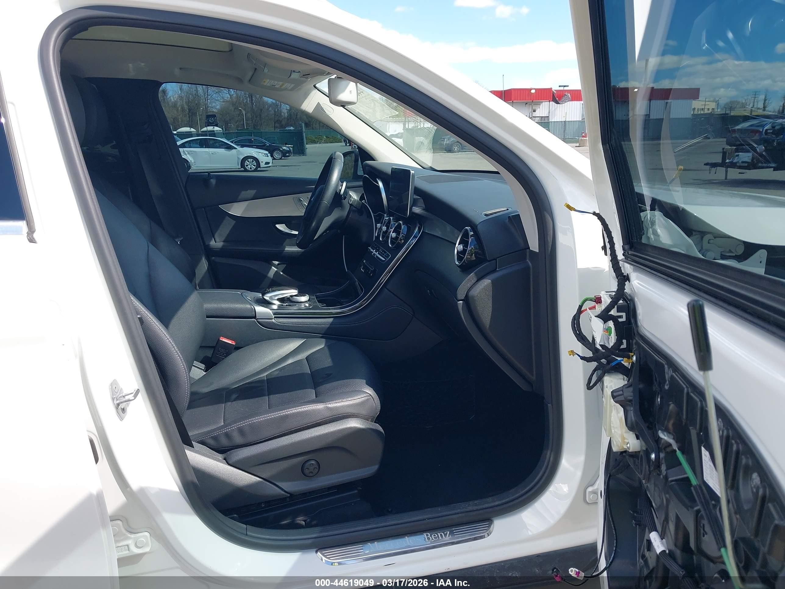 2019 Mercedes-benz Glc 300 4matic White vin: WDC0G4KB6K1000173