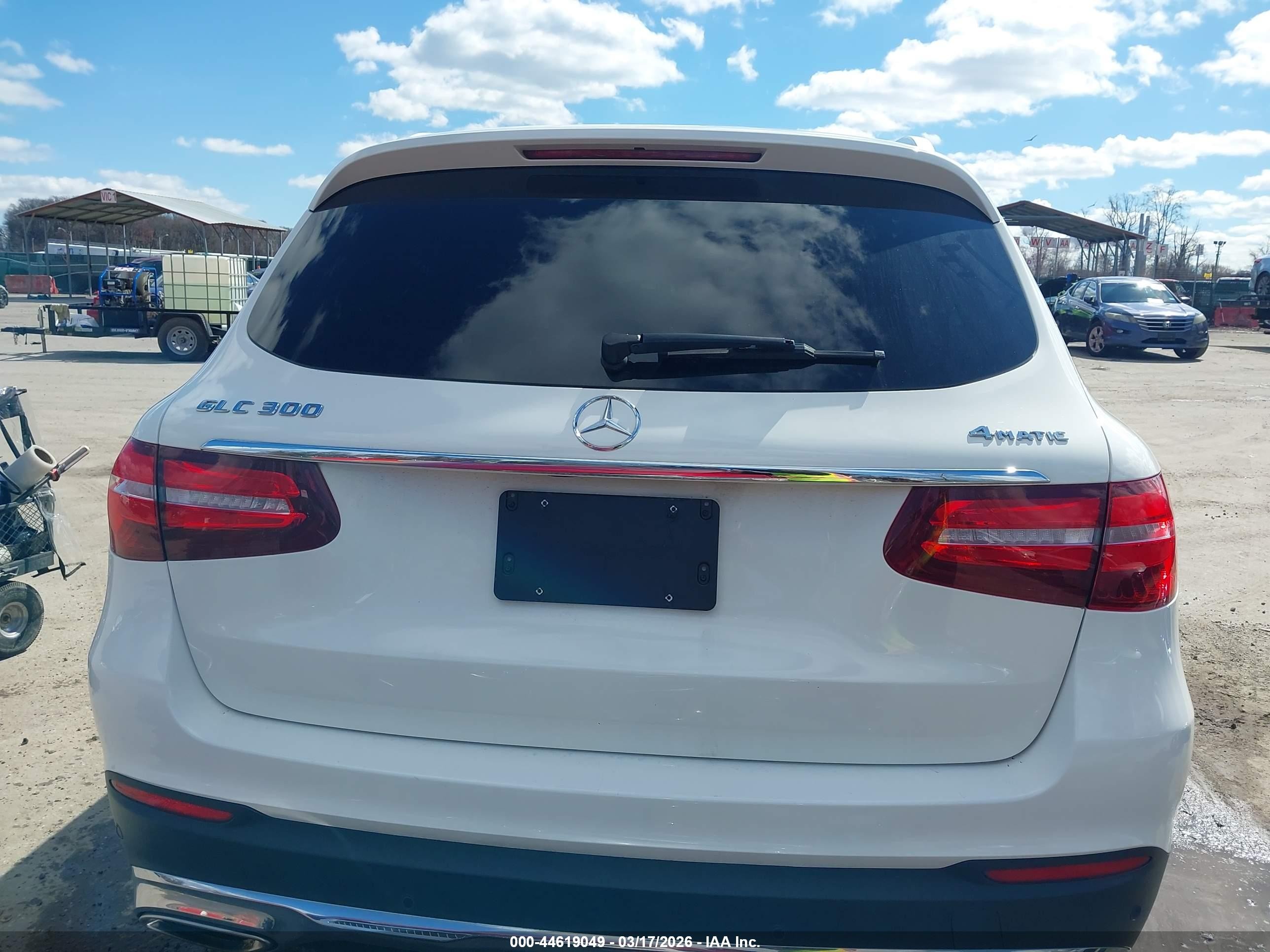 2019 Mercedes-benz Glc 300 4matic White vin: WDC0G4KB6K1000173