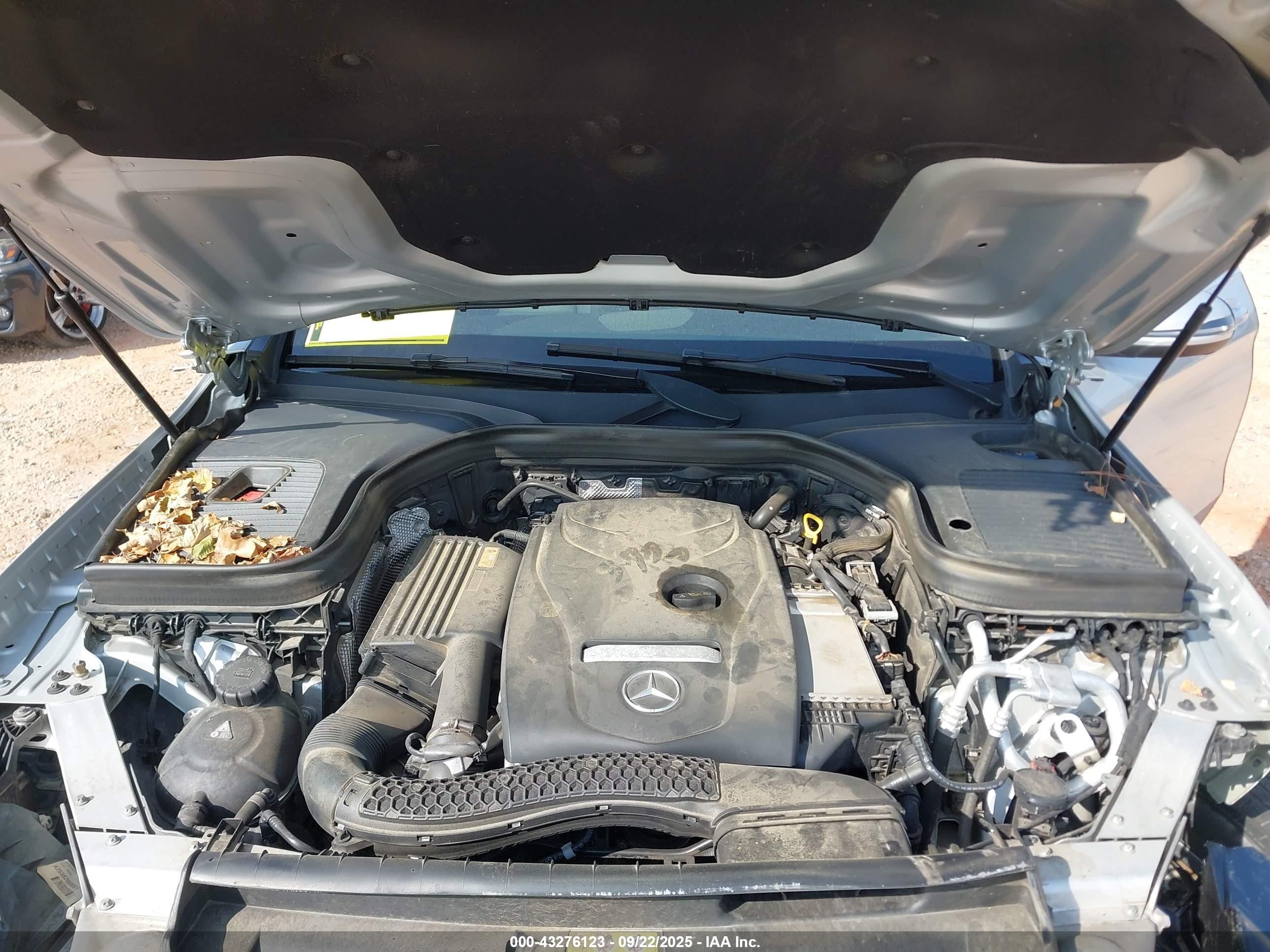 2017 Mercedes-benz Glc 300 4matic Silver vin: WDC0G4KB7HF210888