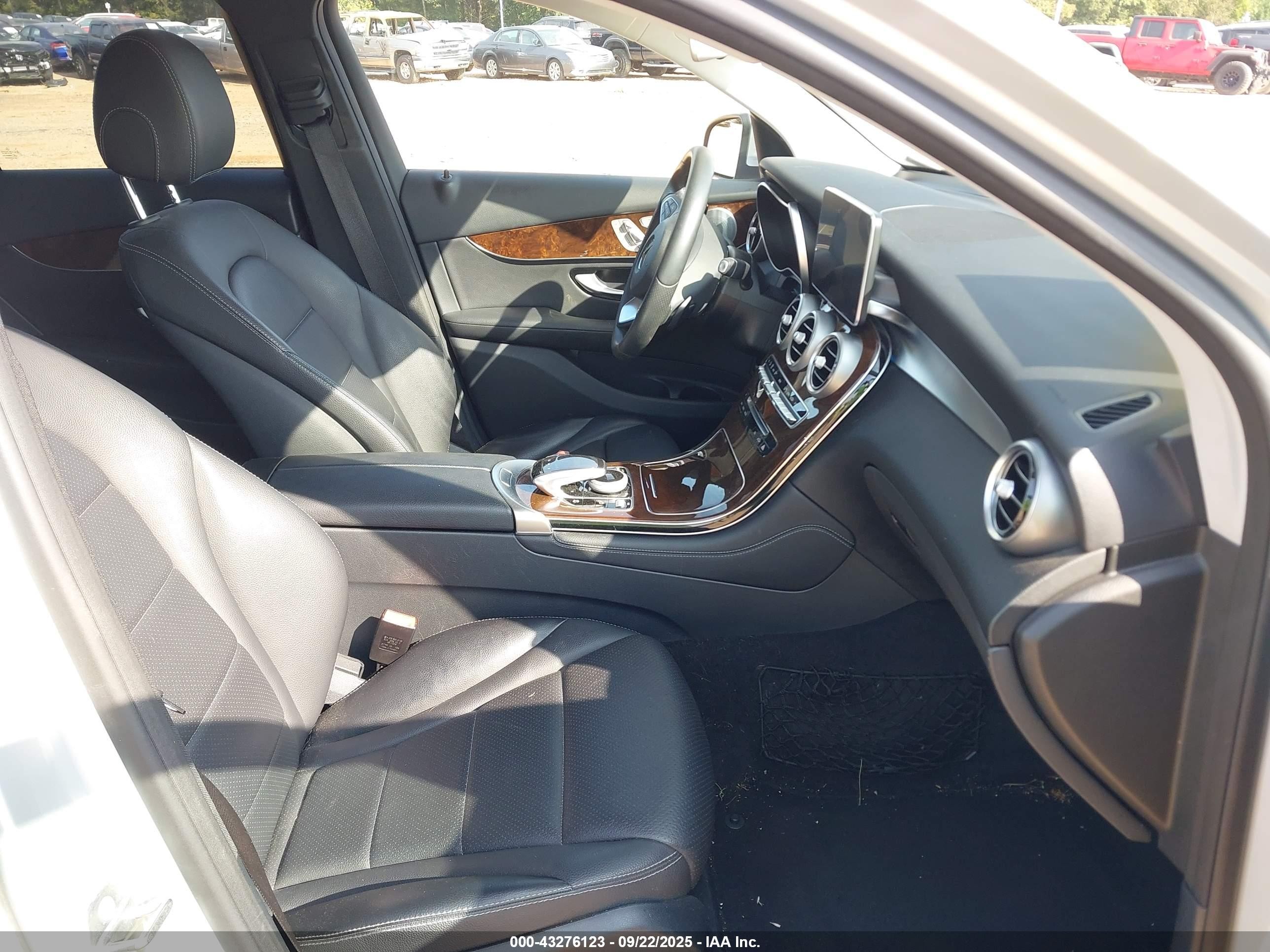 2017 Mercedes-benz Glc 300 4matic Silver vin: WDC0G4KB7HF210888