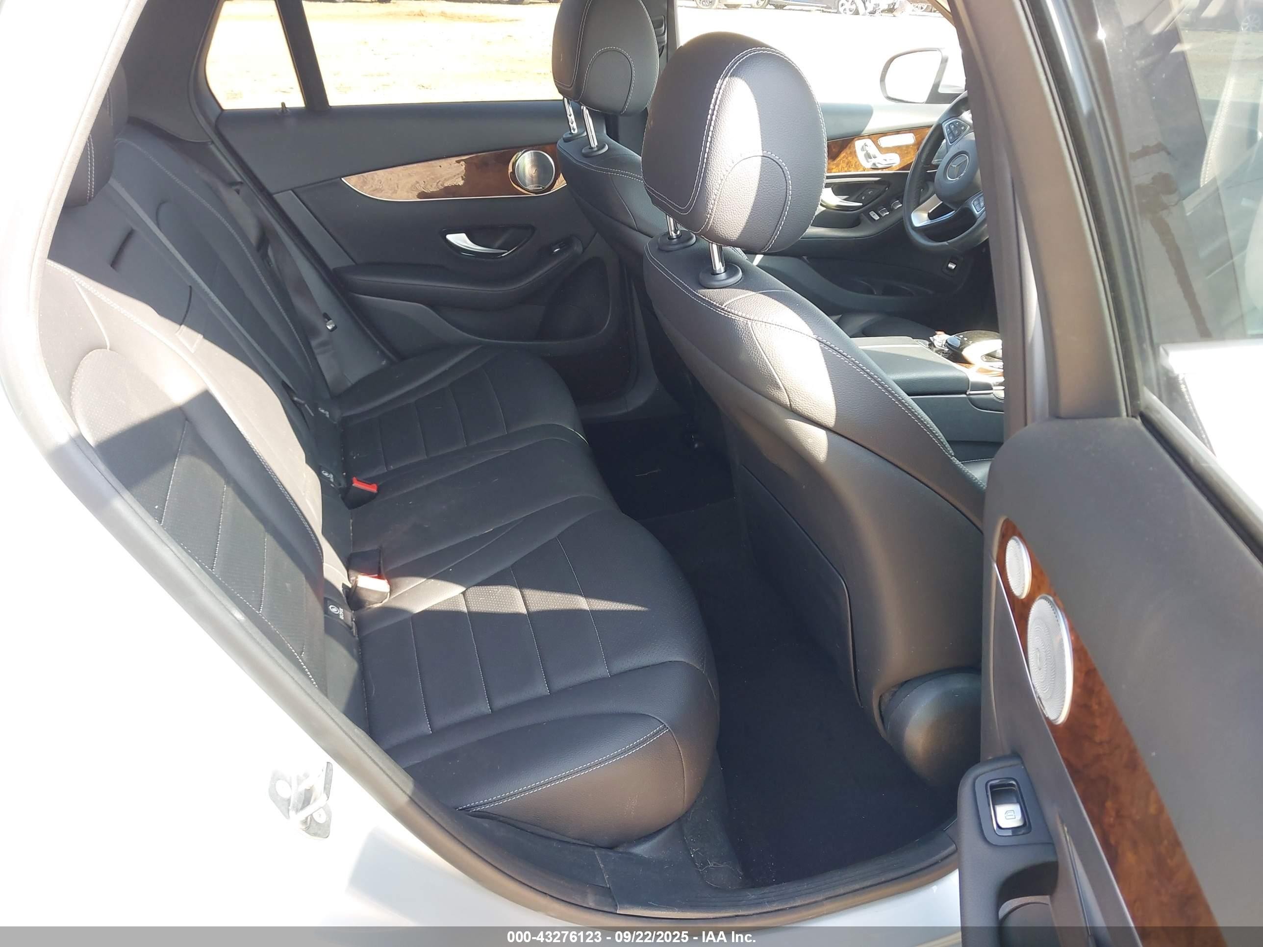 2017 Mercedes-benz Glc 300 4matic Silver vin: WDC0G4KB7HF210888