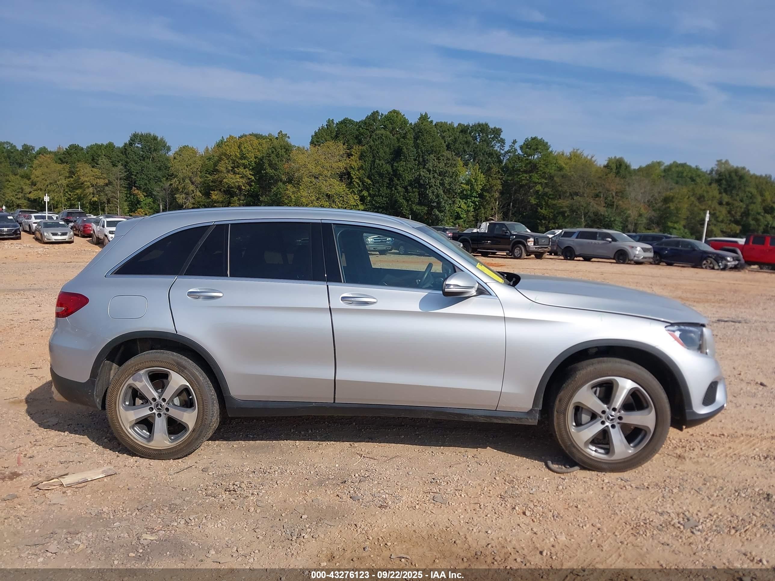 2017 Mercedes-benz Glc 300 4matic Silver vin: WDC0G4KB7HF210888