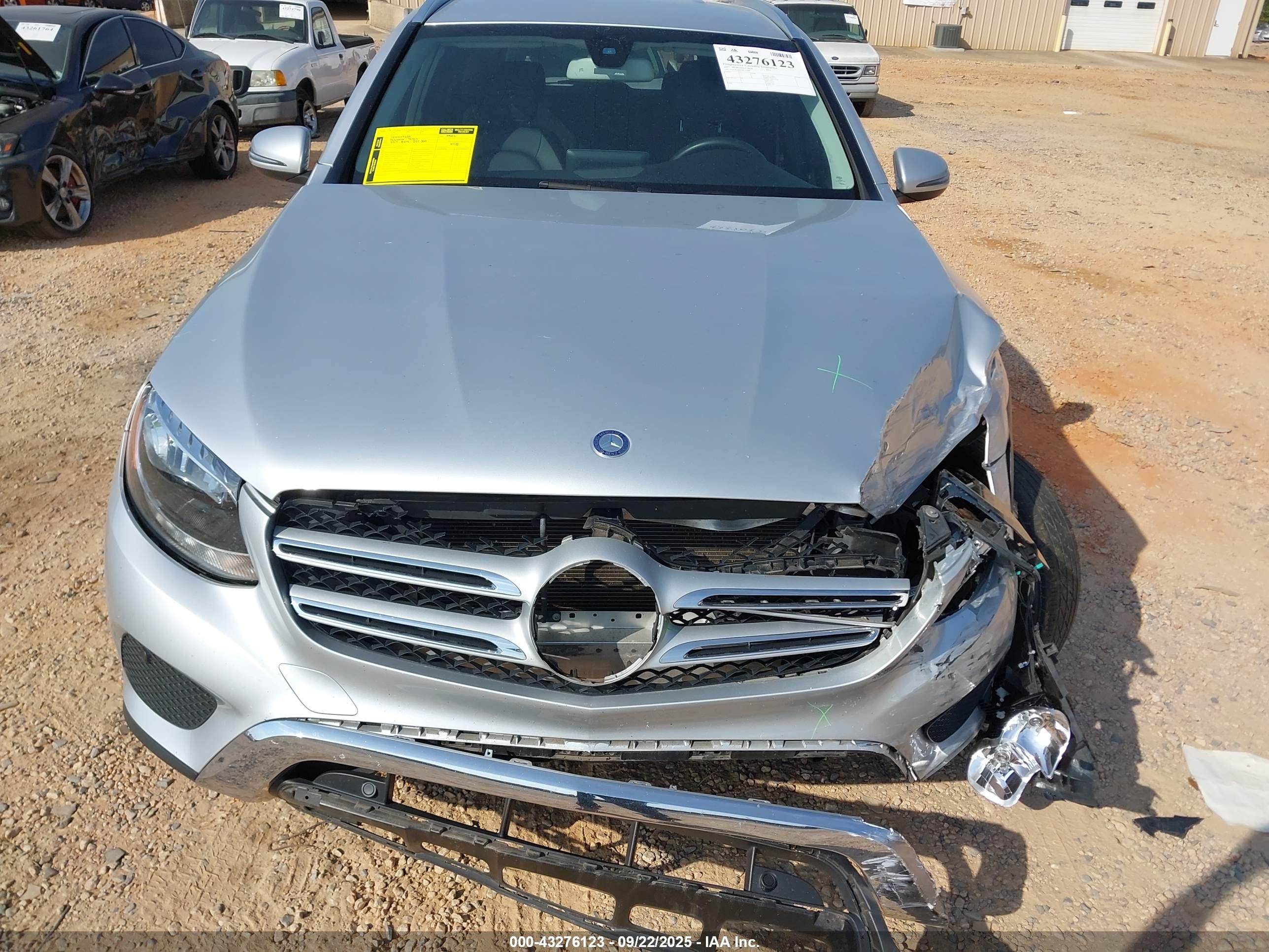 2017 Mercedes-benz Glc 300 4matic Silver vin: WDC0G4KB7HF210888