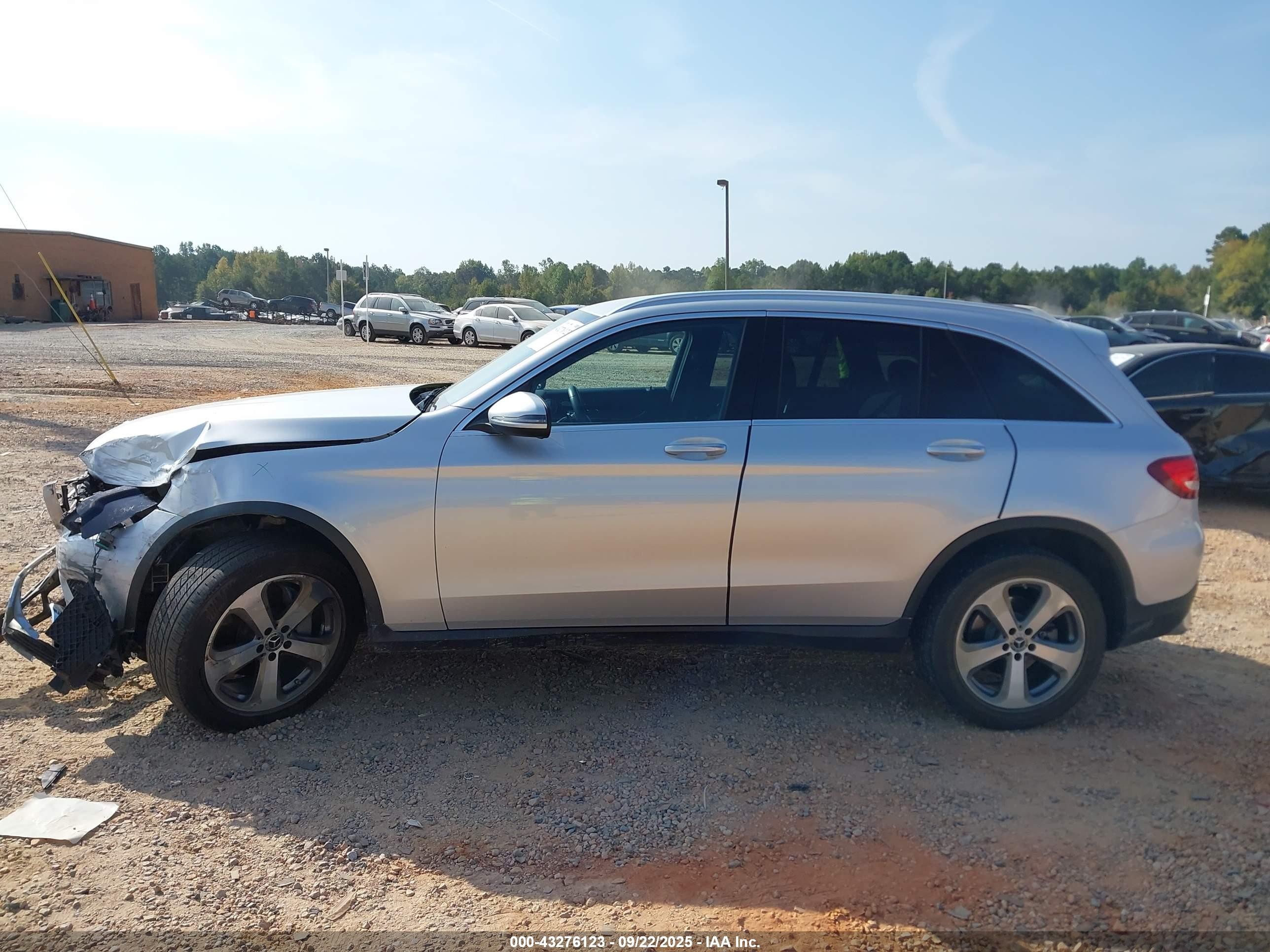 2017 Mercedes-benz Glc 300 4matic Silver vin: WDC0G4KB7HF210888