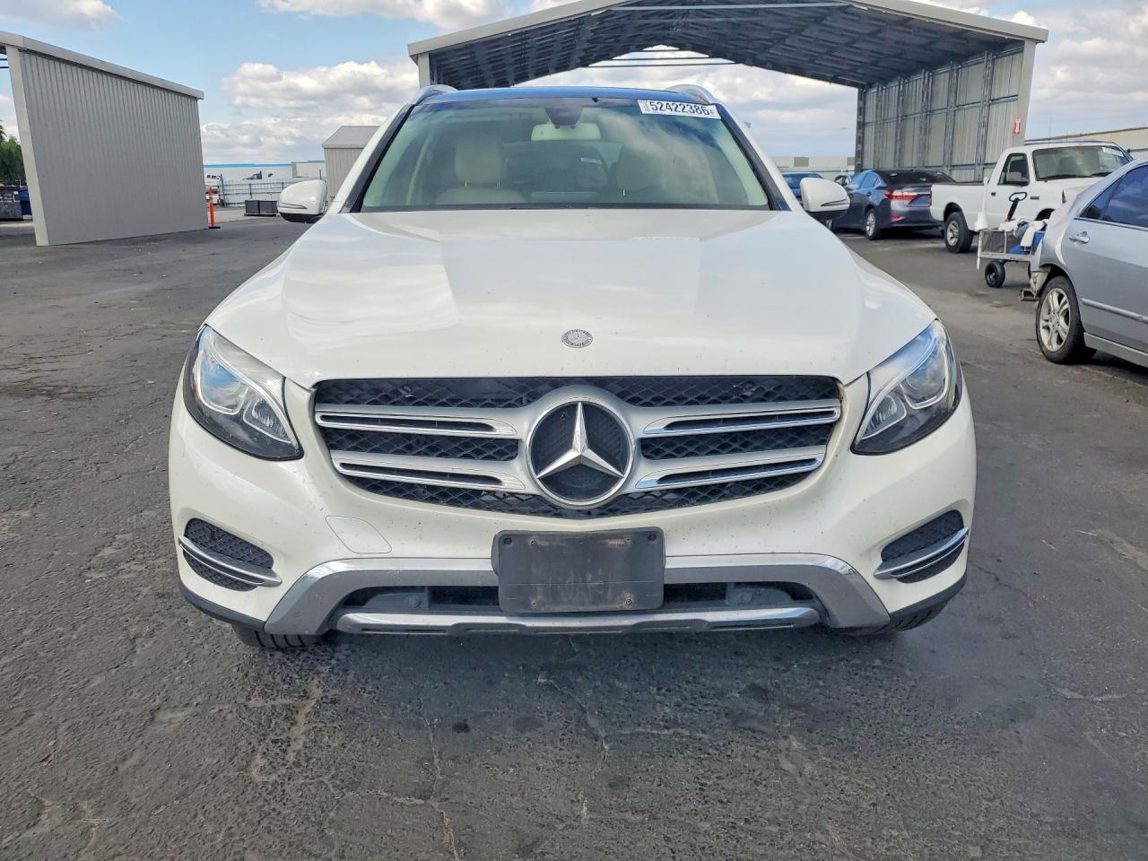 2017 Mercedes-benz Glc 300 4matic White vin: WDC0G4KB7HF235807