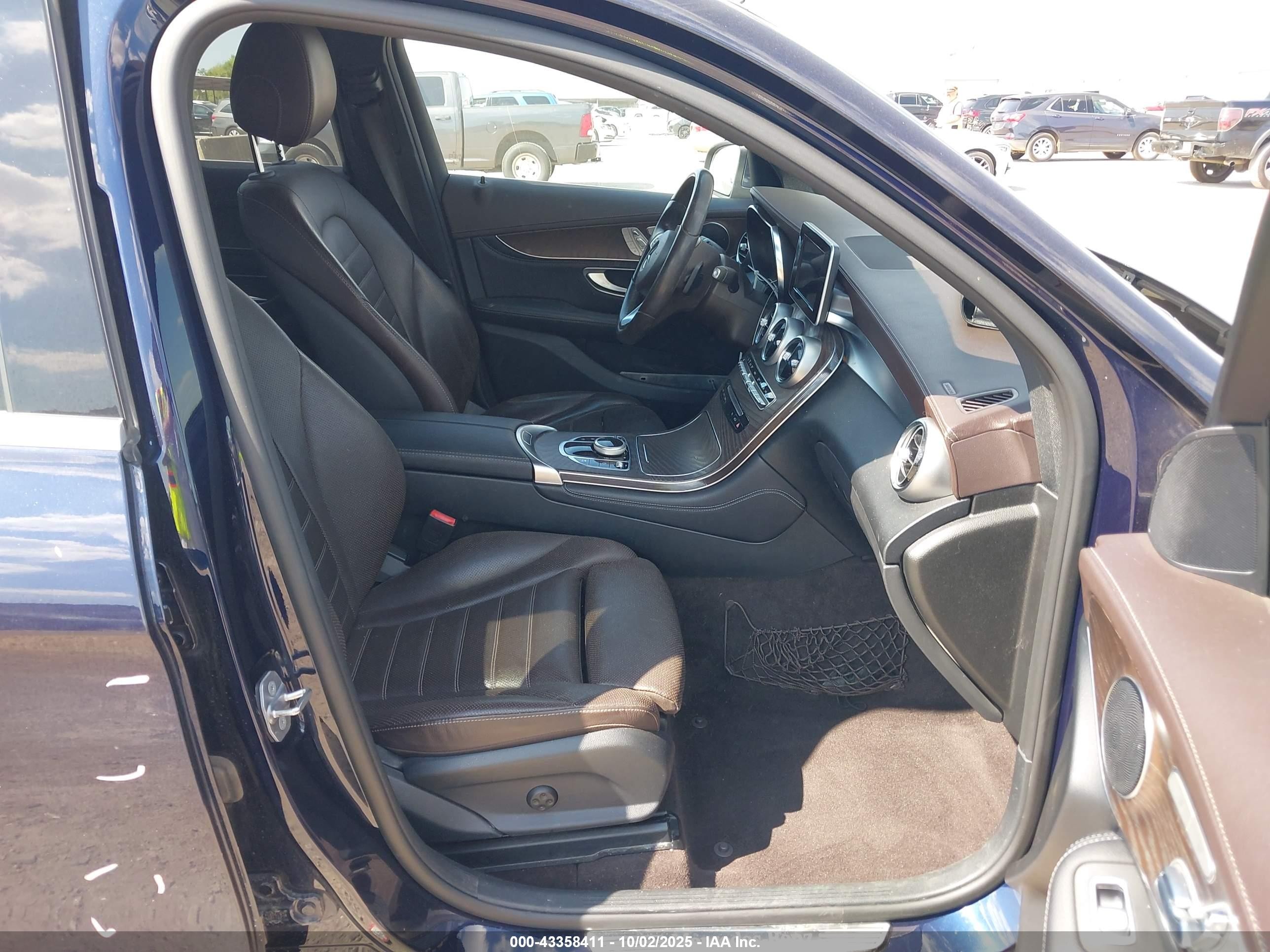 2018 Mercedes-benz Glc 300 4matic Dark Blue vin: WDC0G4KB8JV041167