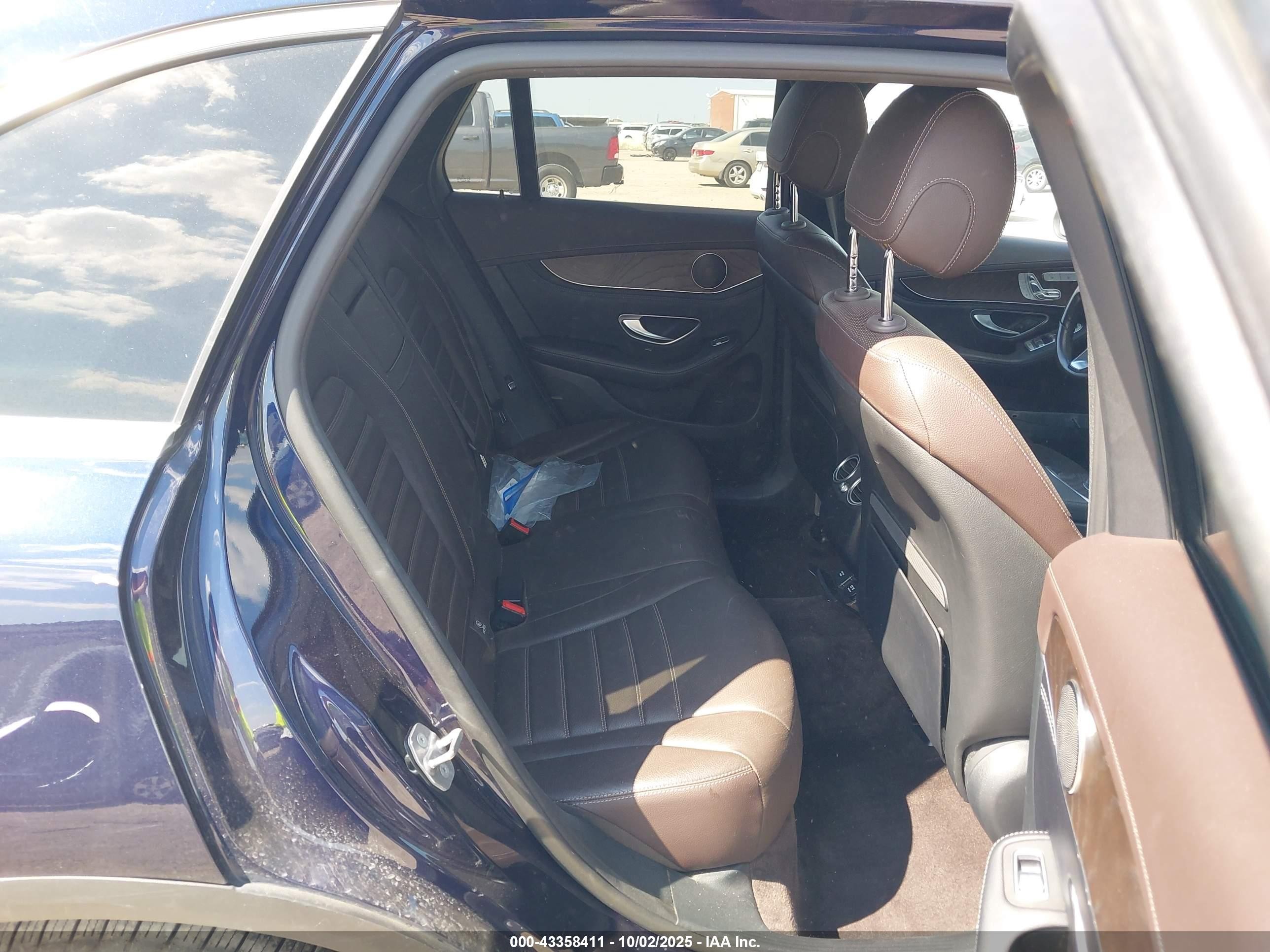 2018 Mercedes-benz Glc 300 4matic Dark Blue vin: WDC0G4KB8JV041167