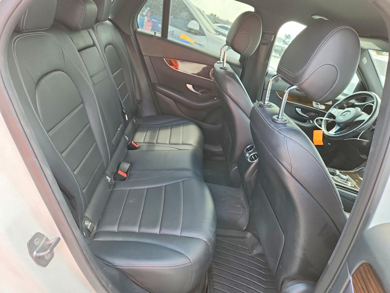 2019 Mercedes-benz Glc 300 4matic White vin: WDC0G4KB8KF554043