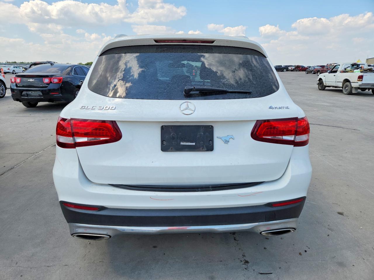 2019 Mercedes-benz Glc 300 4matic White vin: WDC0G4KB8KF554043