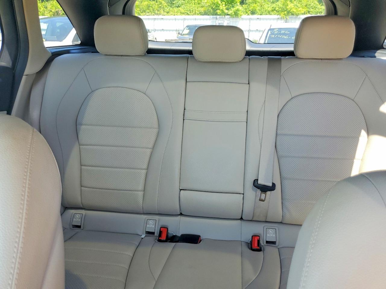 2018 Mercedes-benz Glc 300 4matic White vin: WDC0G4KB9JV112067
