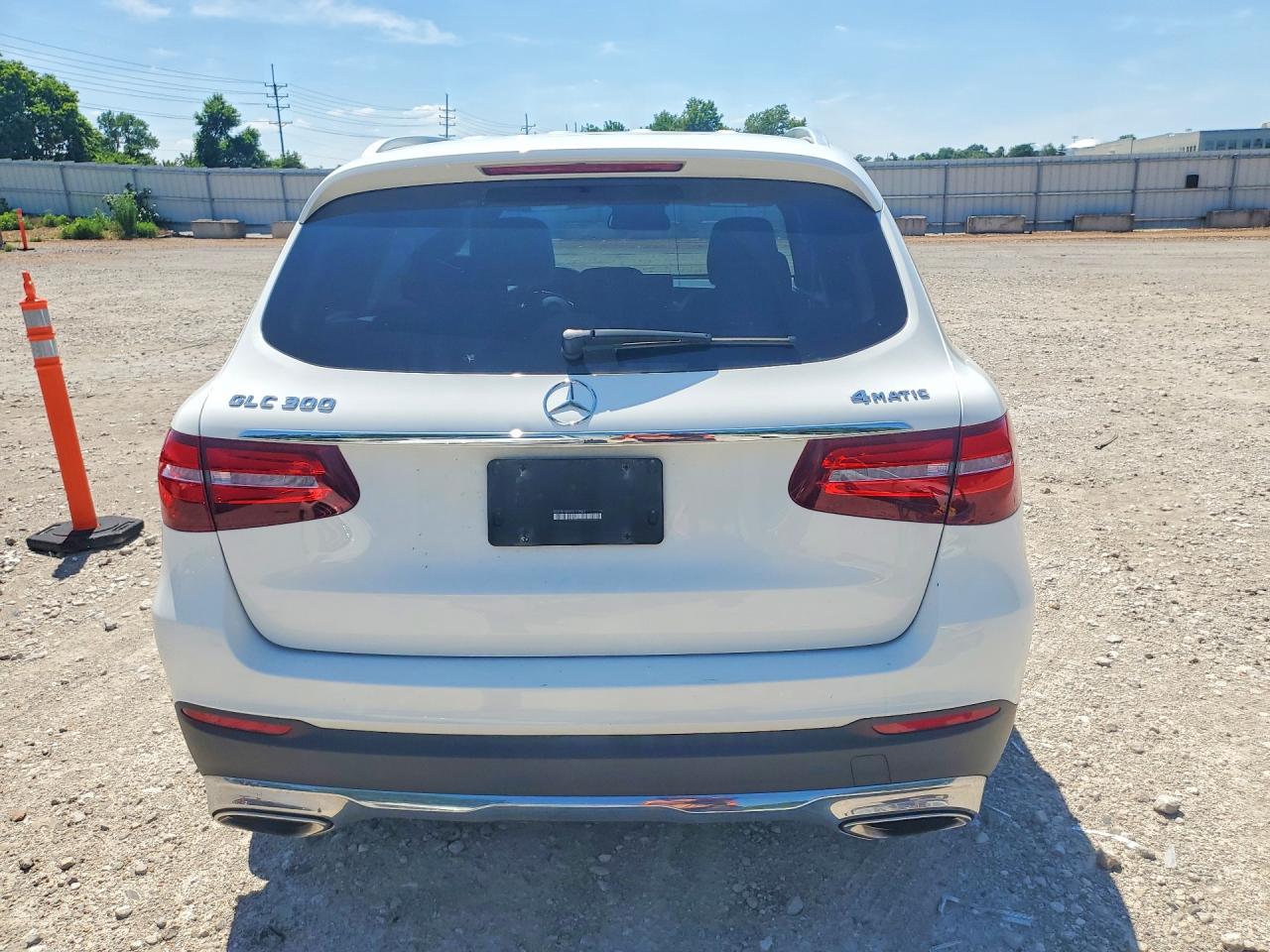 2018 Mercedes-benz Glc 300 4matic White vin: WDC0G4KB9JV112067