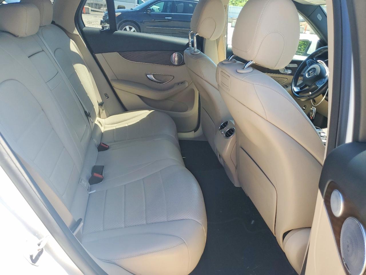 2018 Mercedes-benz Glc 300 4matic White vin: WDC0G4KB9JV112067