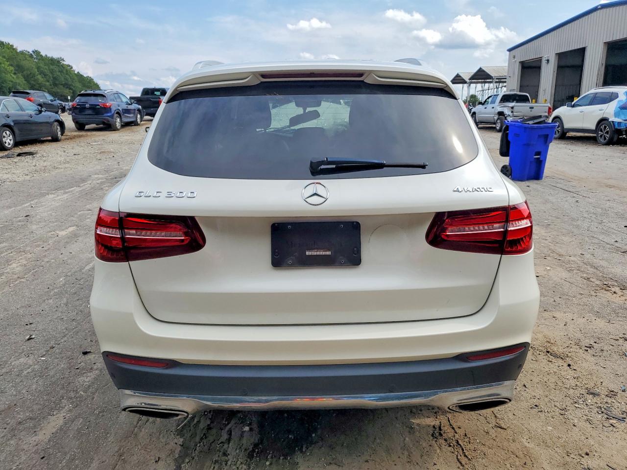 2016 Mercedes-benz Glc 300 4matic White vin: WDC0G4KBXGF080068
