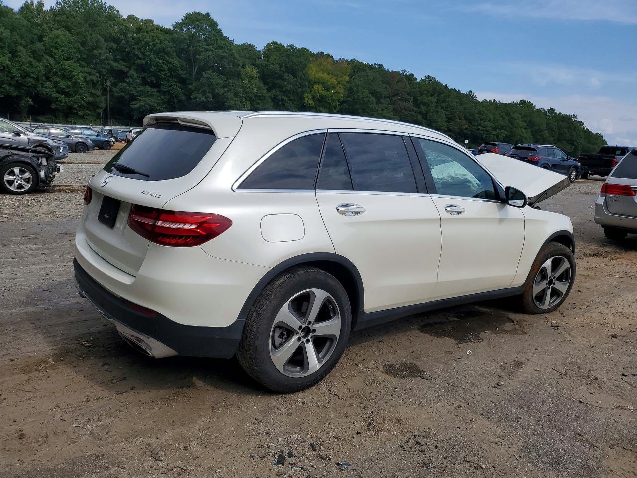 2016 Mercedes-benz Glc 300 4matic White vin: WDC0G4KBXGF080068