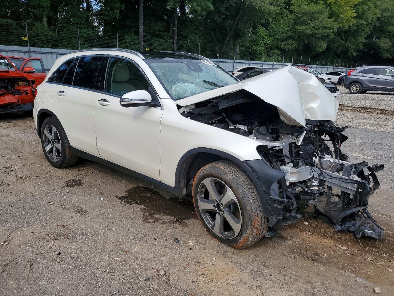 2016 Mercedes-benz Glc 300 4matic White vin: WDC0G4KBXGF080068