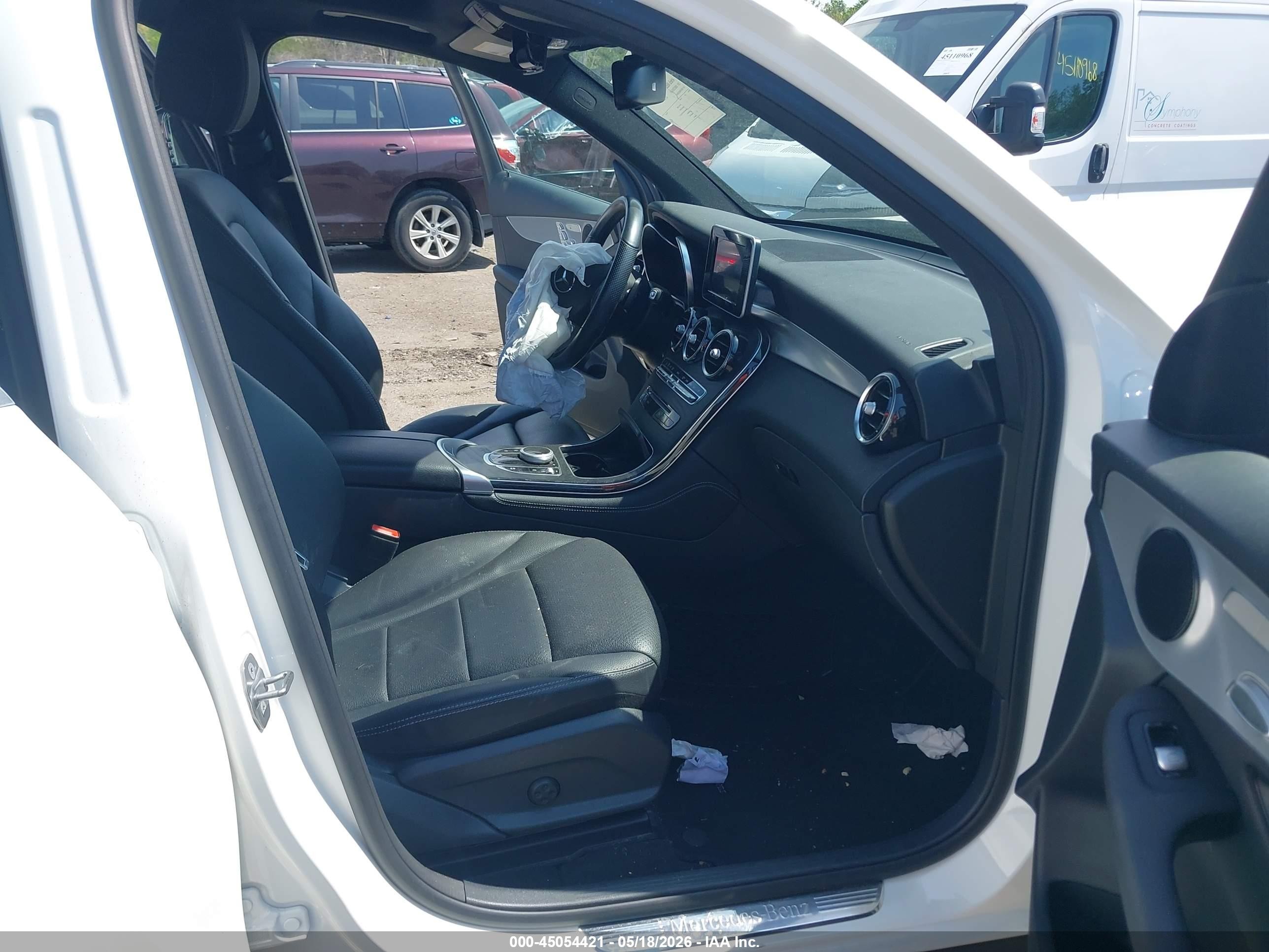 2019 Mercedes-benz Glc 300 4matic White vin: WDC0G4KBXKF669629