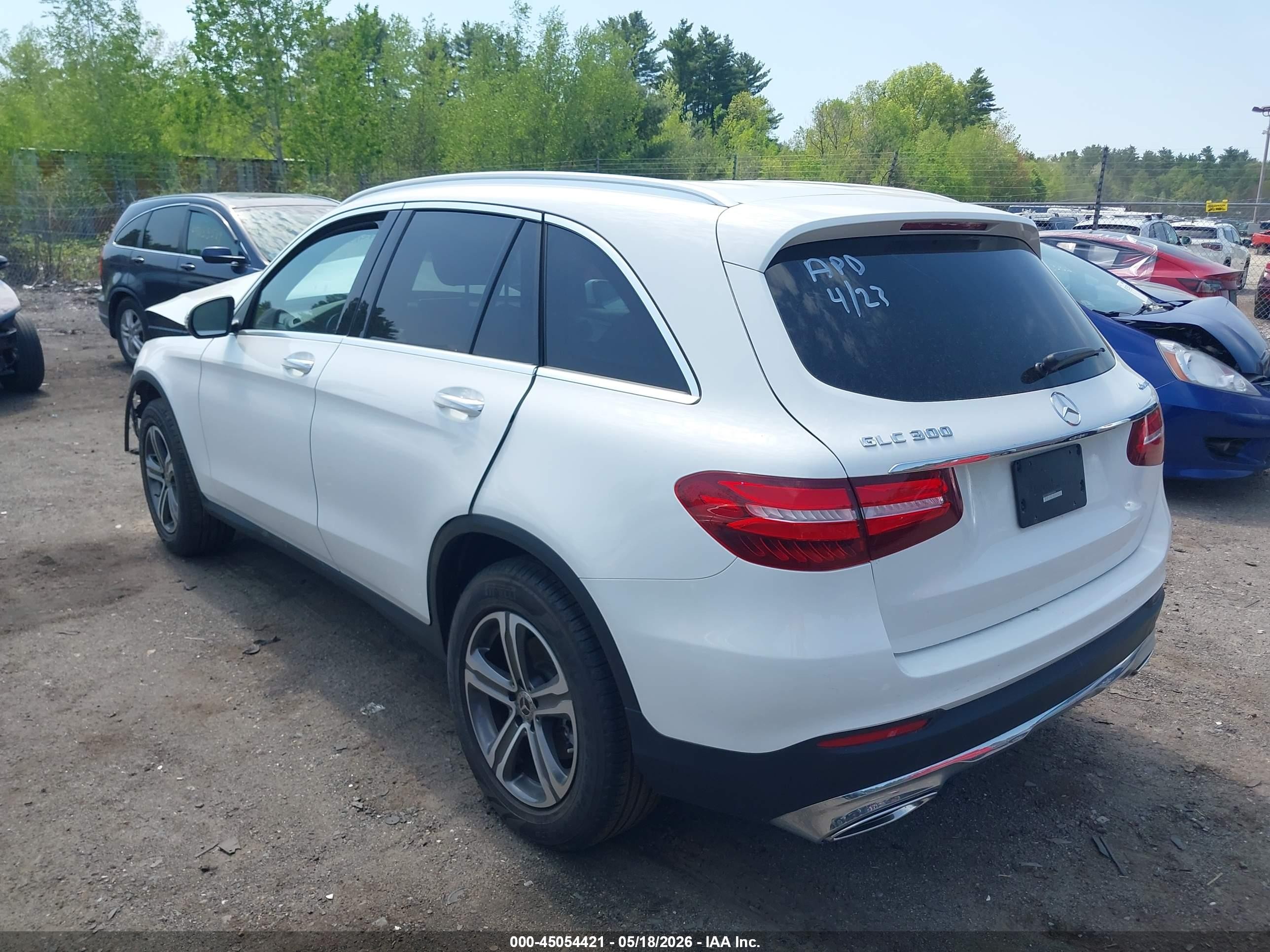 2019 Mercedes-benz Glc 300 4matic White vin: WDC0G4KBXKF669629