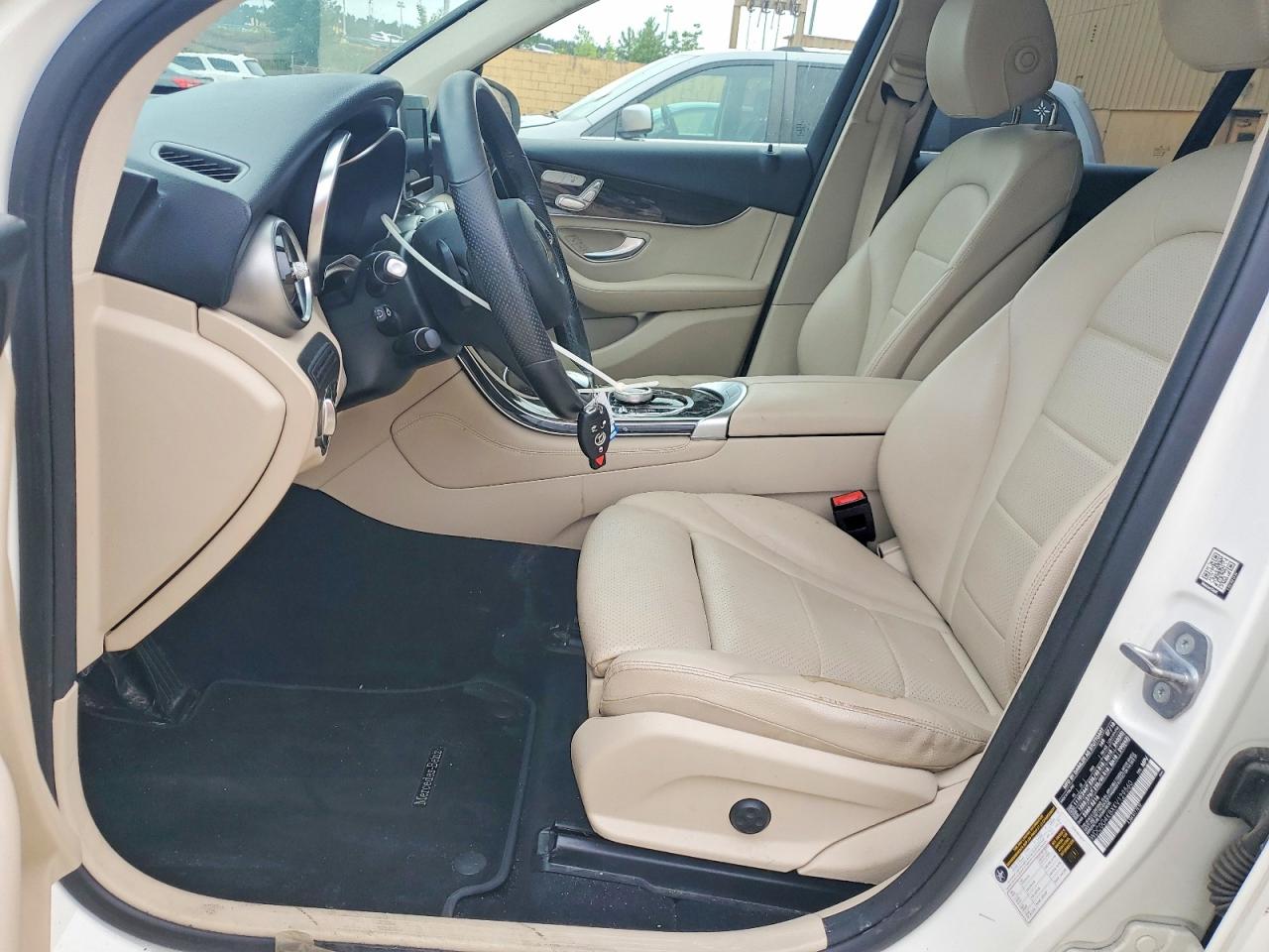 2019 Mercedes-benz Glc 300 4matic White vin: WDC0G4KBXKV129560