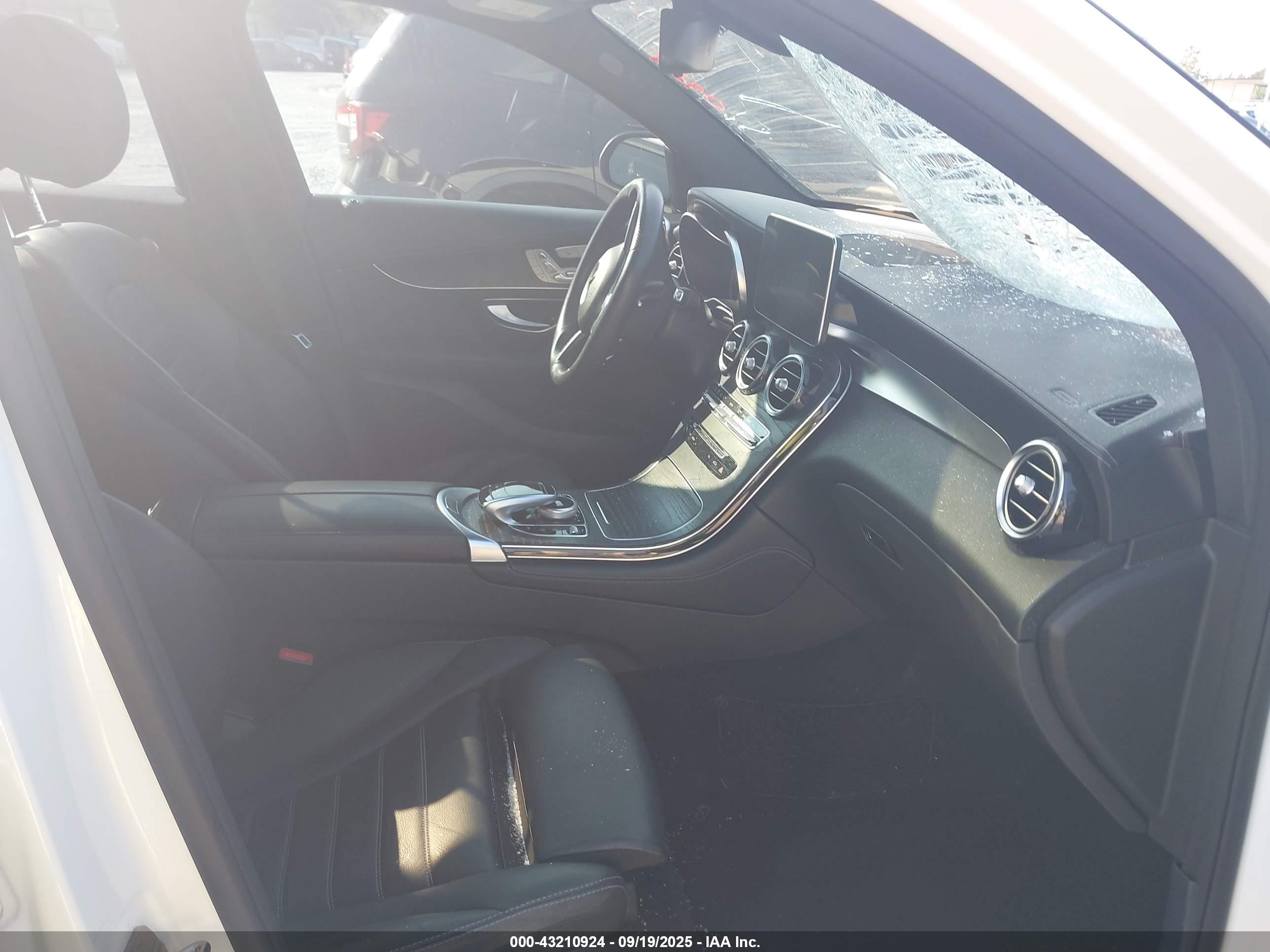 2017 Mercedes-benz Amg Glc 43 4matic White vin: WDC0G6EBXHF194614